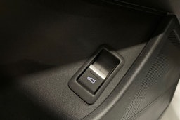 valkoinen Audi Q4 e-tron 2025 kuva 28.