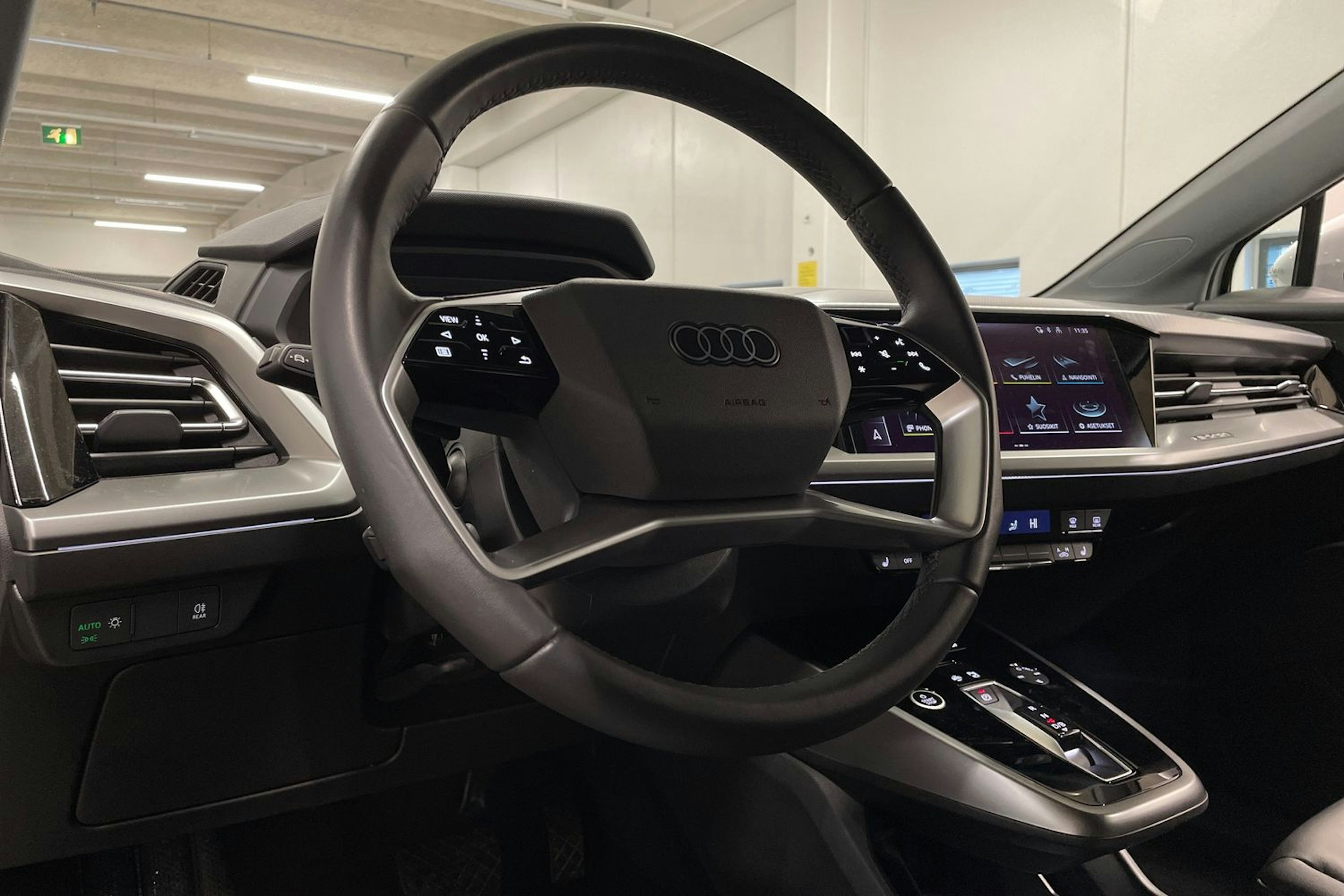 valkoinen Audi Q4 e-tron 2025 kuva 30.