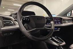 valkoinen Audi Q4 e-tron 2025 kuva 30.