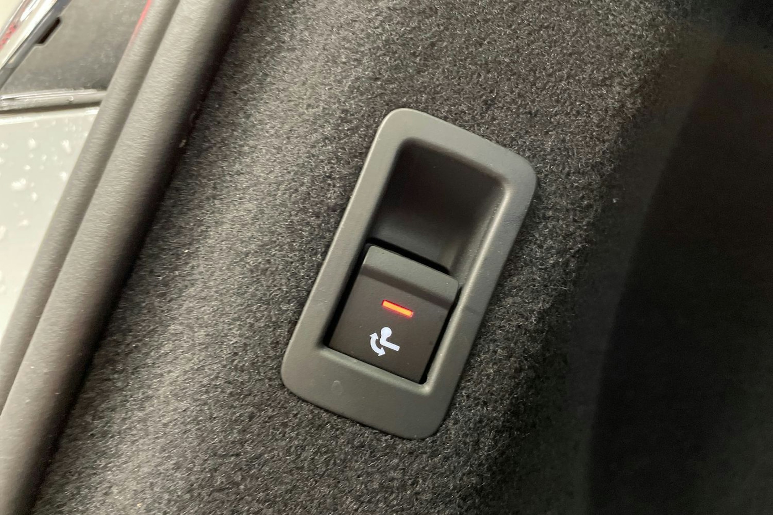 valkoinen Audi Q4 e-tron 2025 kuva 34.