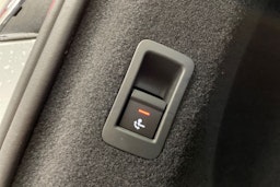 valkoinen Audi Q4 e-tron 2025 kuva 34.