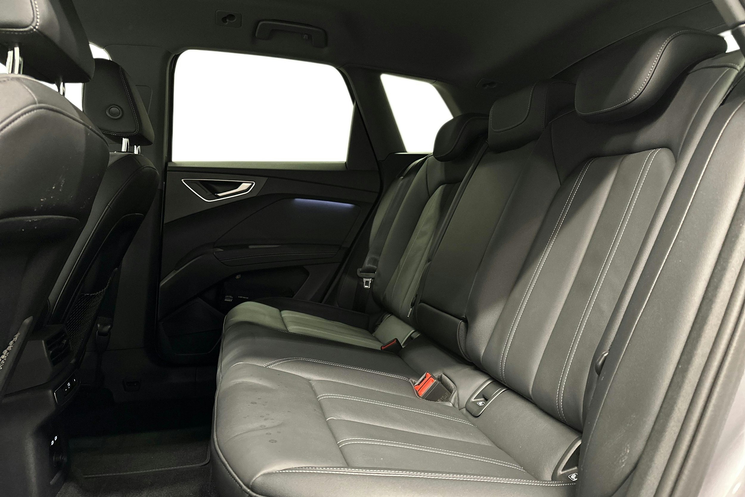 harmaa Audi Q4 e-tron 2025 kuva 8.