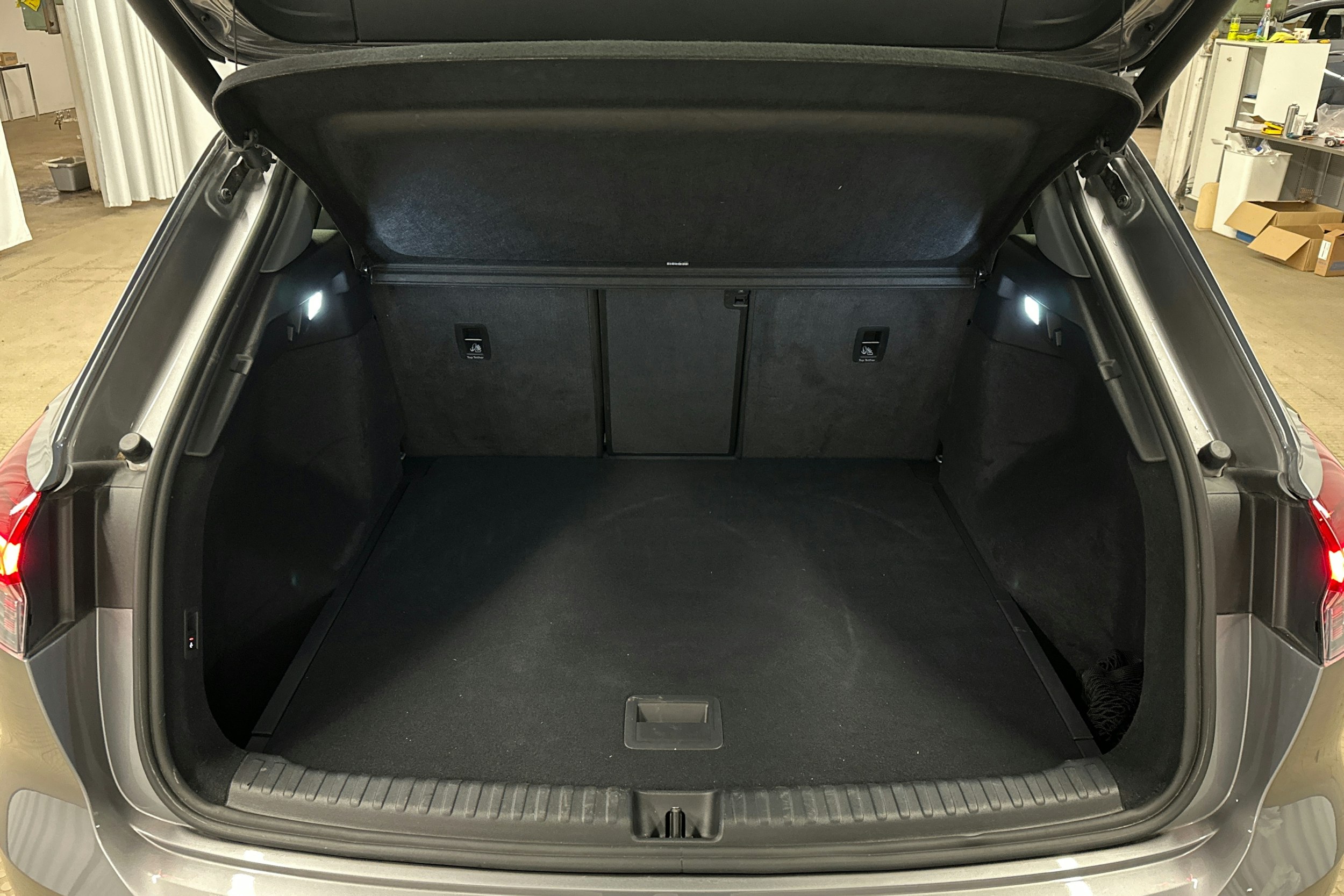 harmaa Audi Q4 e-tron 2025 kuva 11.