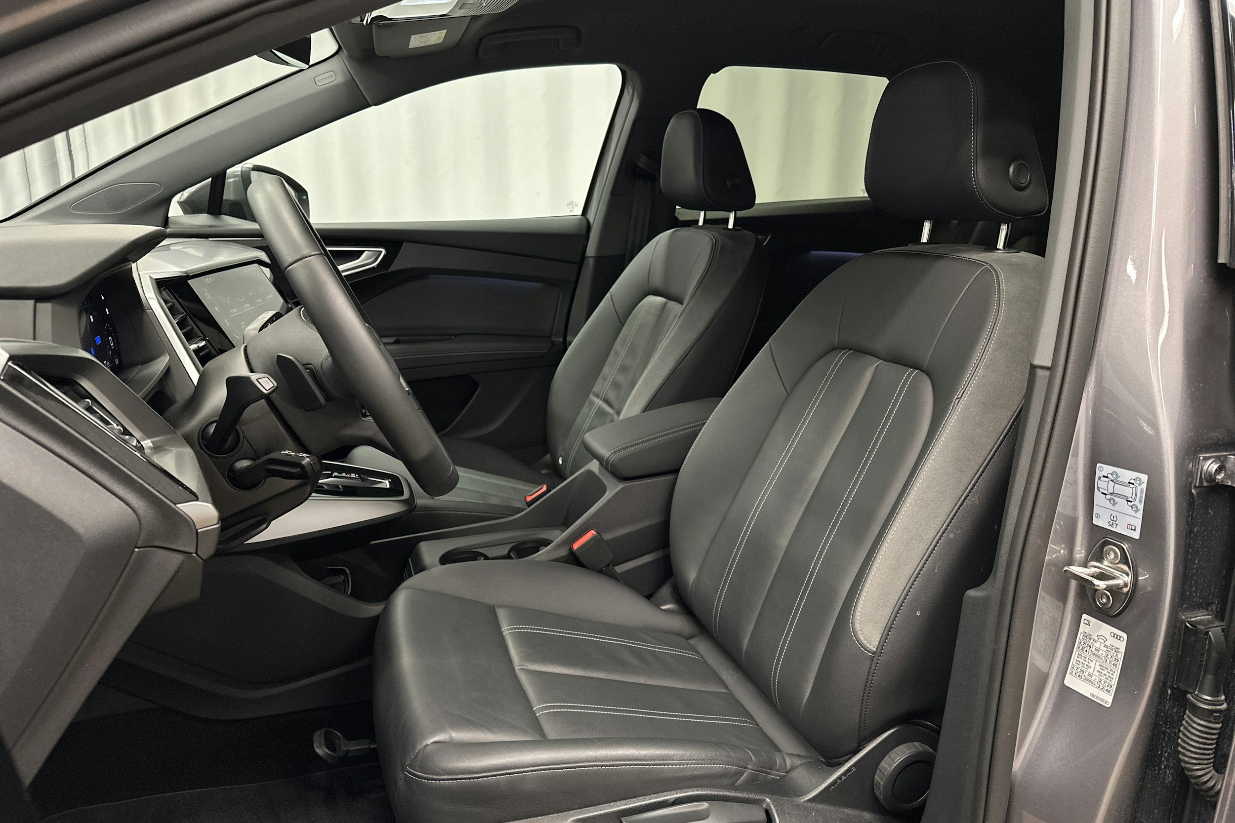 harmaa Audi Q4 e-tron 2025 kuva 15.