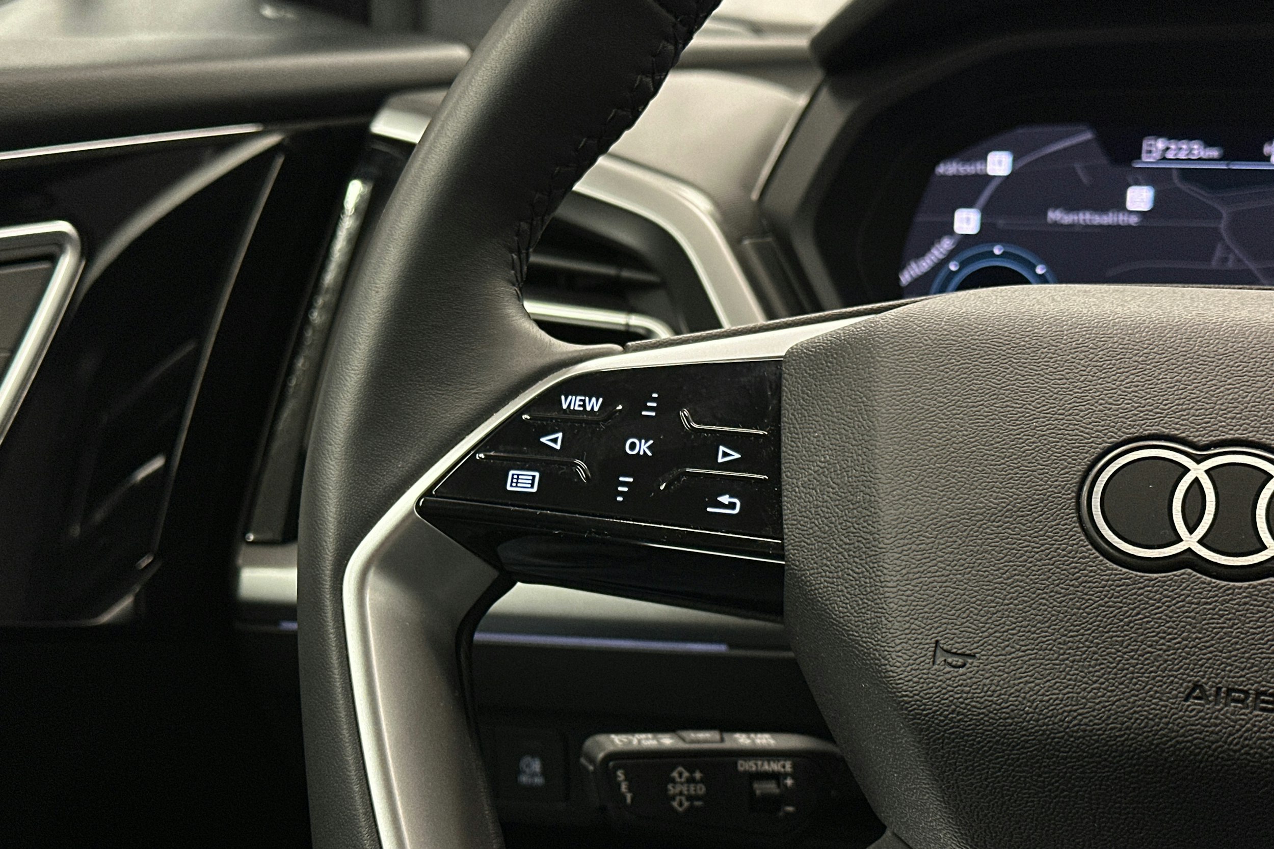 harmaa Audi Q4 e-tron 2025 kuva 17.