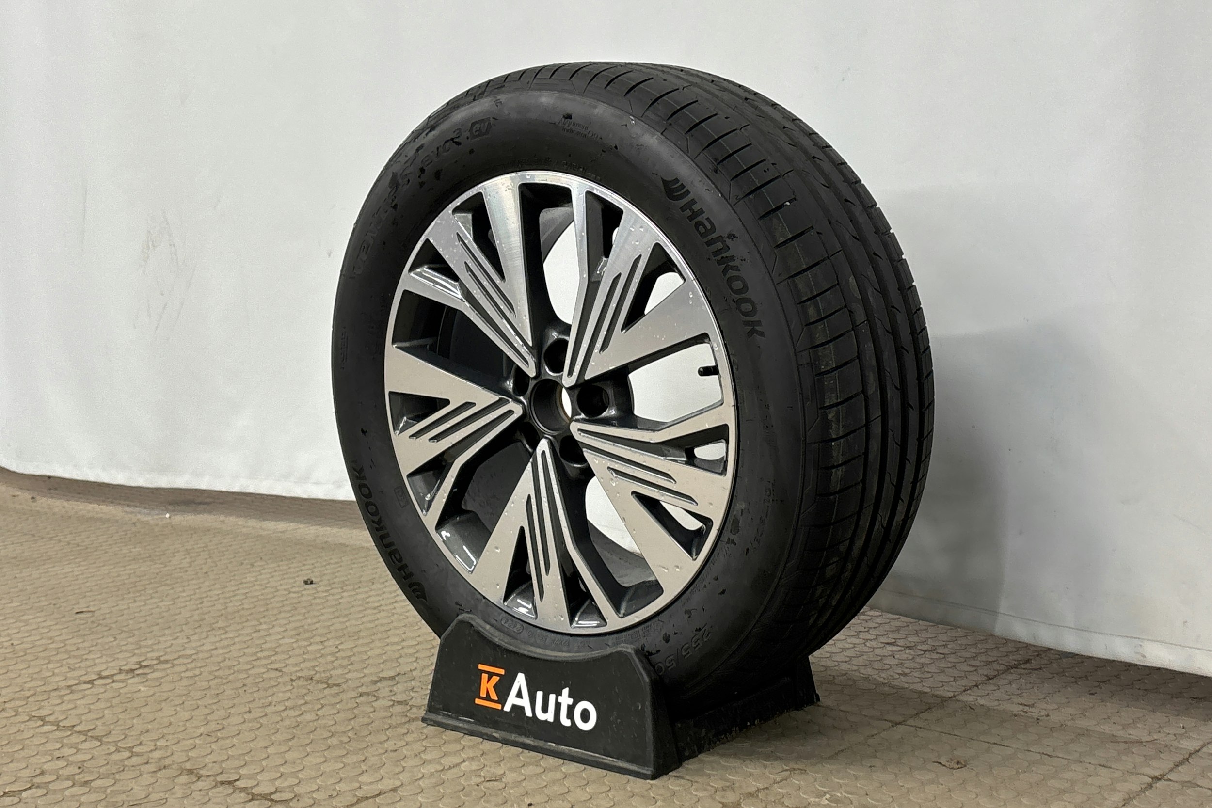 harmaa Audi Q4 e-tron 2025 kuva 12.