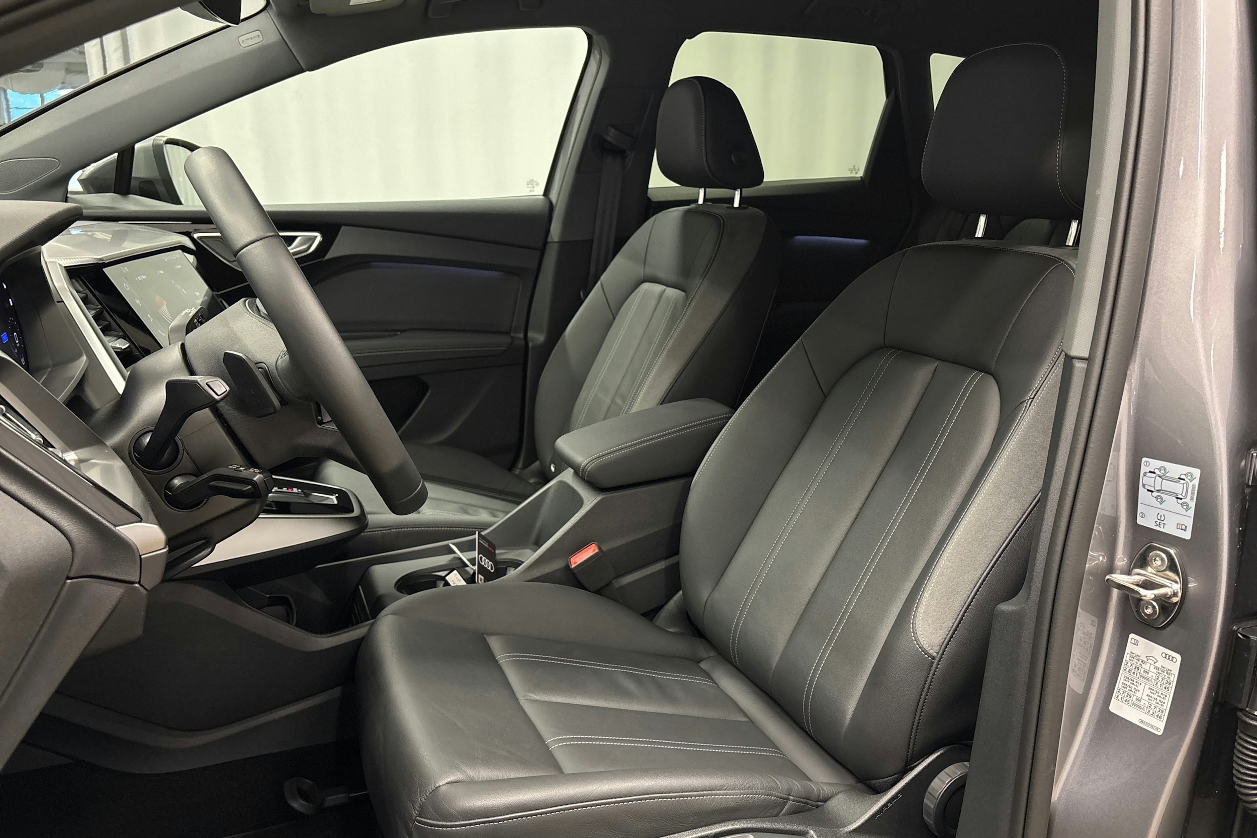 harmaa Audi Q4 e-tron 2025 kuva 17.