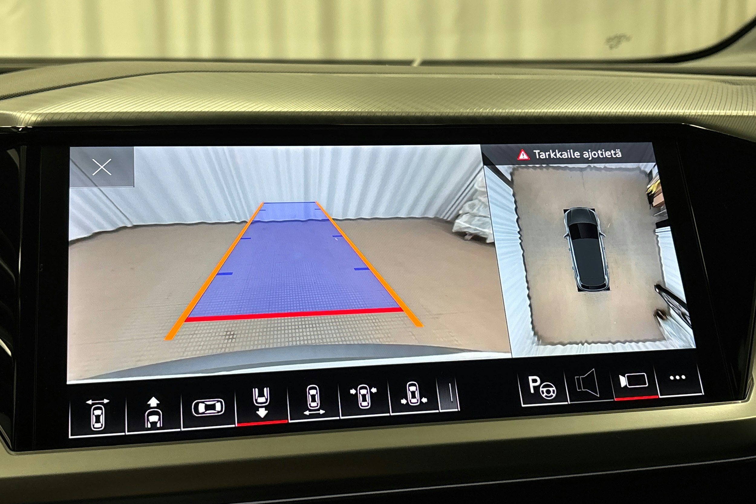 harmaa Audi Q4 e-tron 2025 kuva 29.