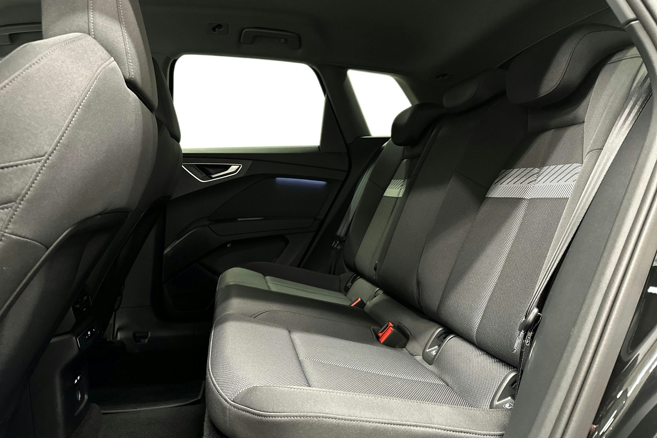 musta Audi Q4 e-tron 2025 kuva 10.