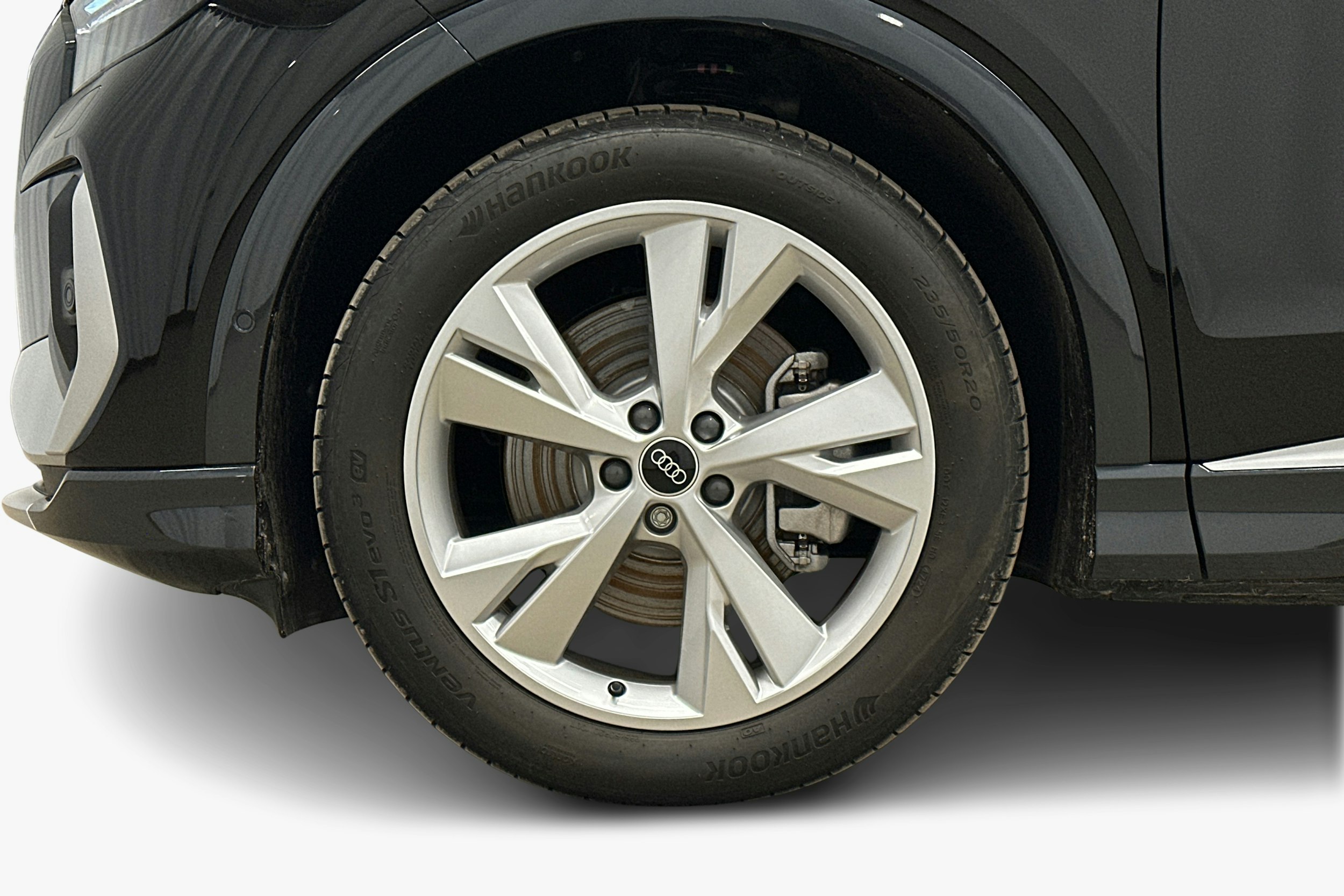 musta Audi Q4 e-tron 2025 kuva 11.