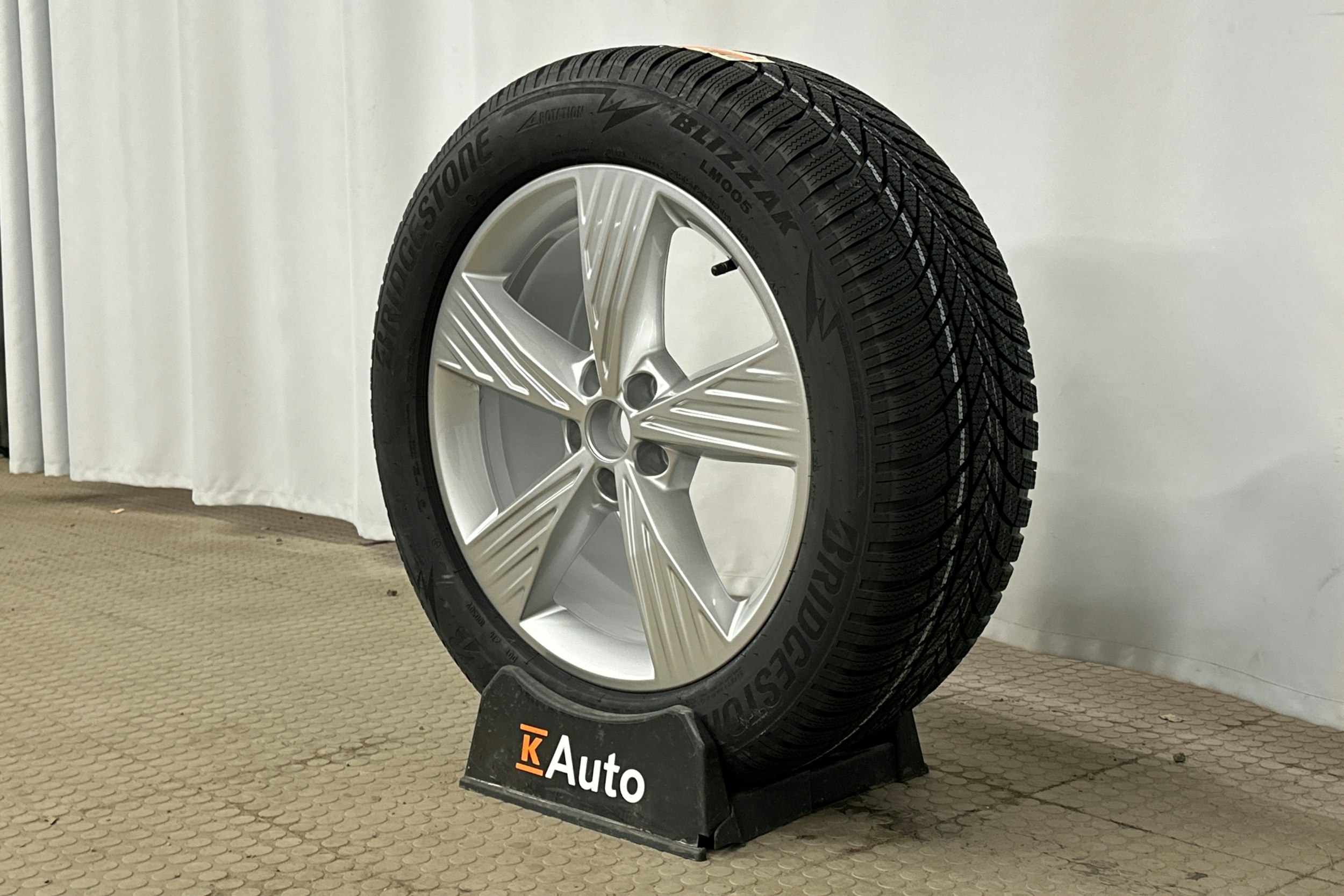 musta Audi Q4 e-tron 2025 kuva 12.