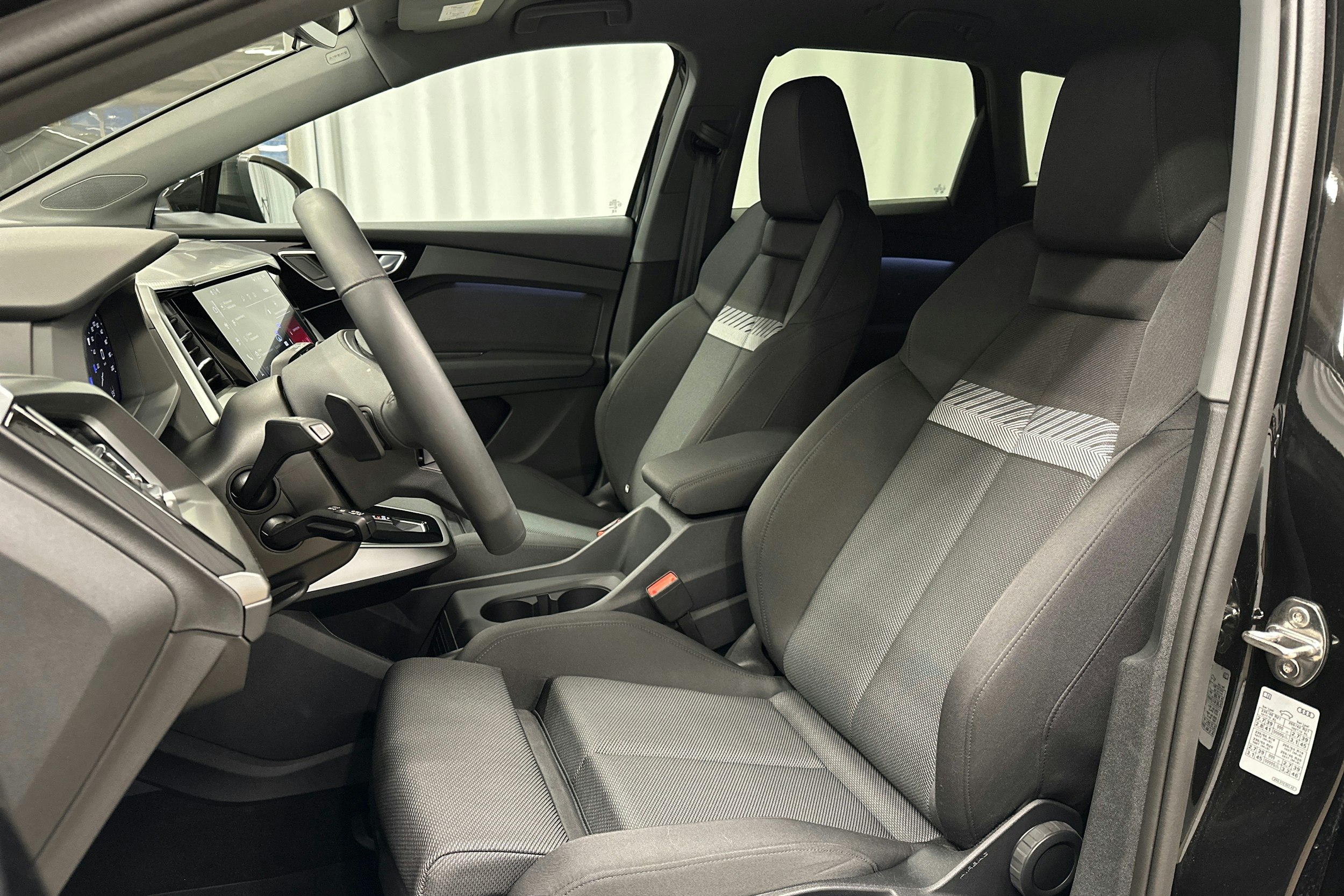 musta Audi Q4 e-tron 2025 kuva 17.
