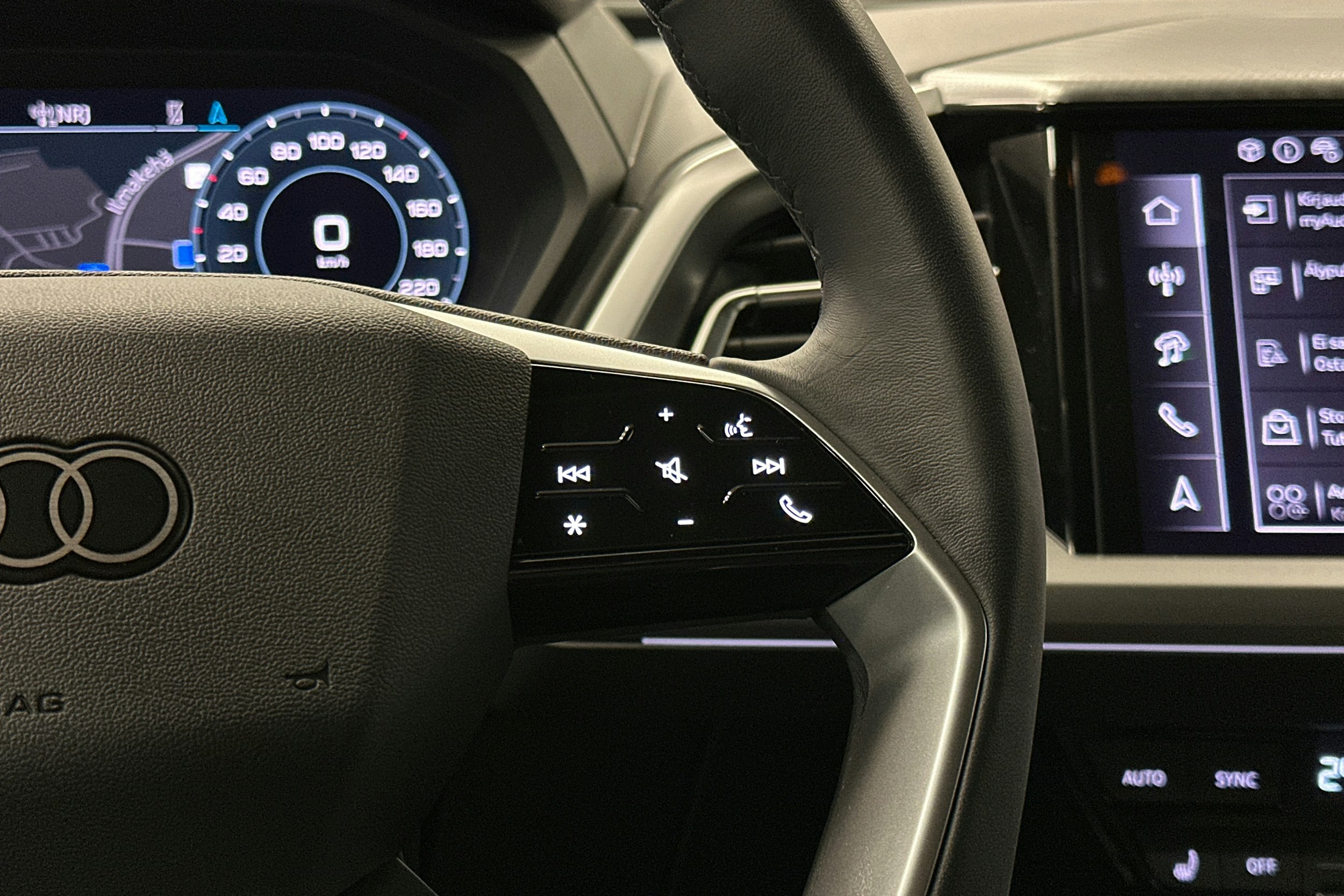 musta Audi Q4 e-tron 2025 kuva 20.