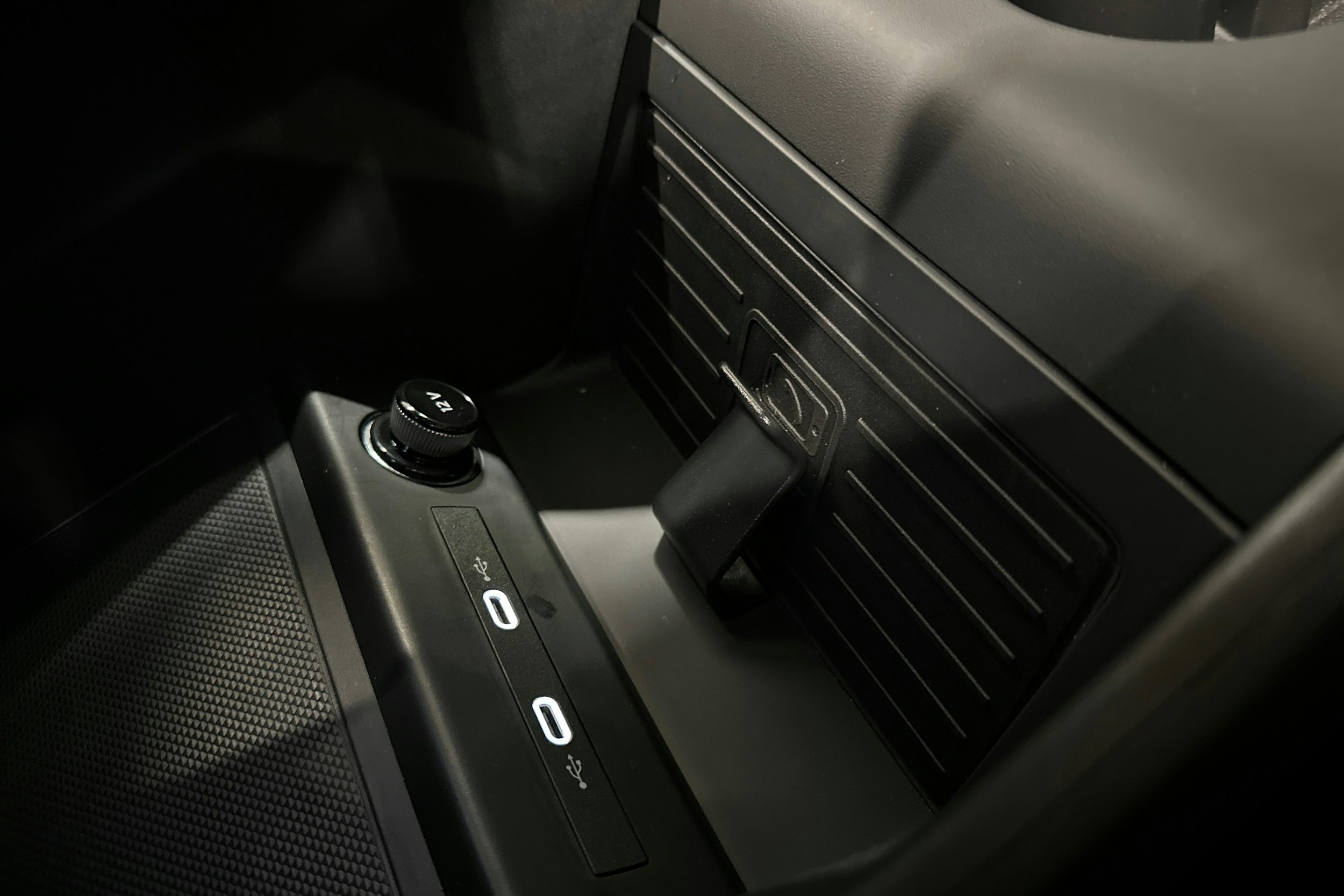 musta Audi Q4 e-tron 2025 kuva 34.