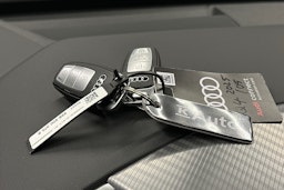 musta Audi Q4 e-tron 2025 kuva 35.