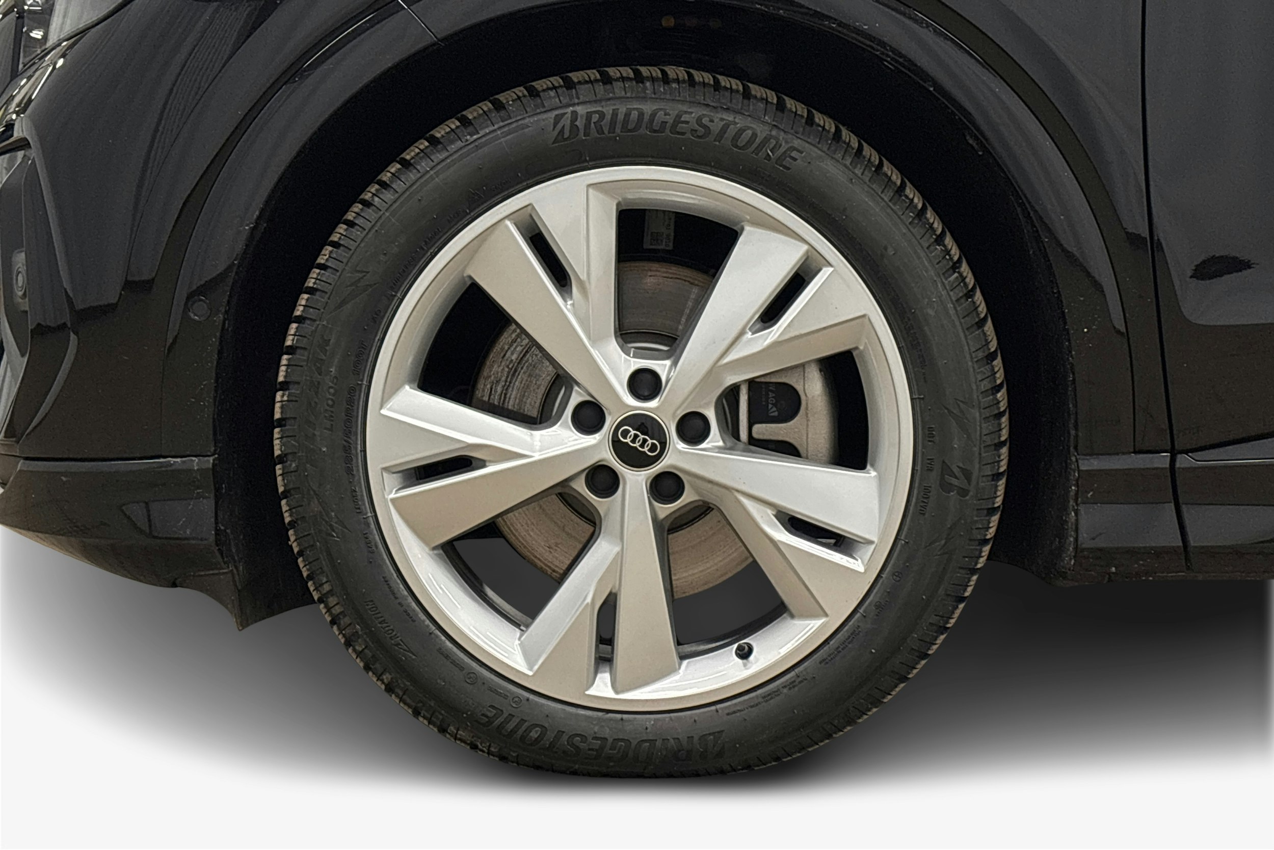 musta Audi Q4 e-tron 2025 kuva 11.