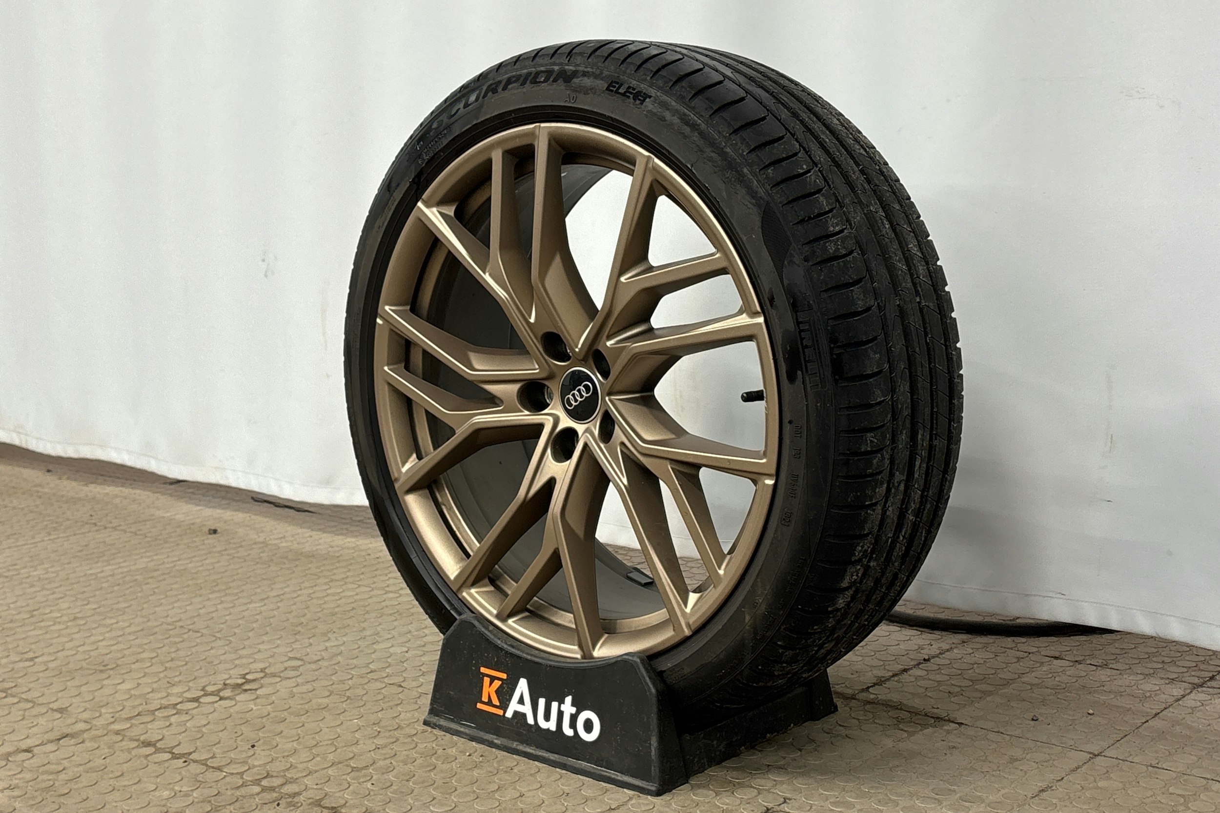 musta Audi Q4 e-tron 2025 kuva 13.