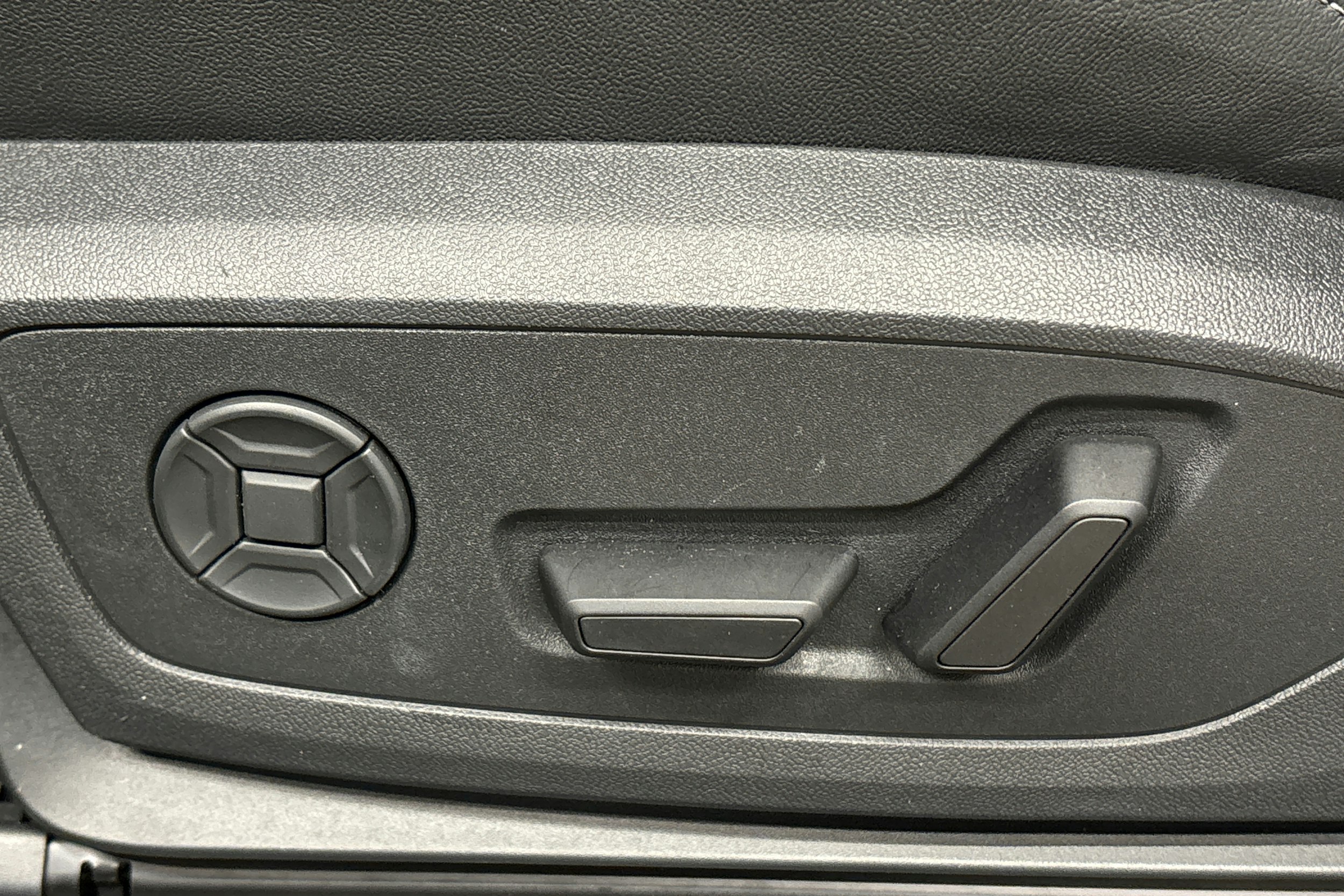 musta Audi Q4 e-tron 2025 kuva 18.