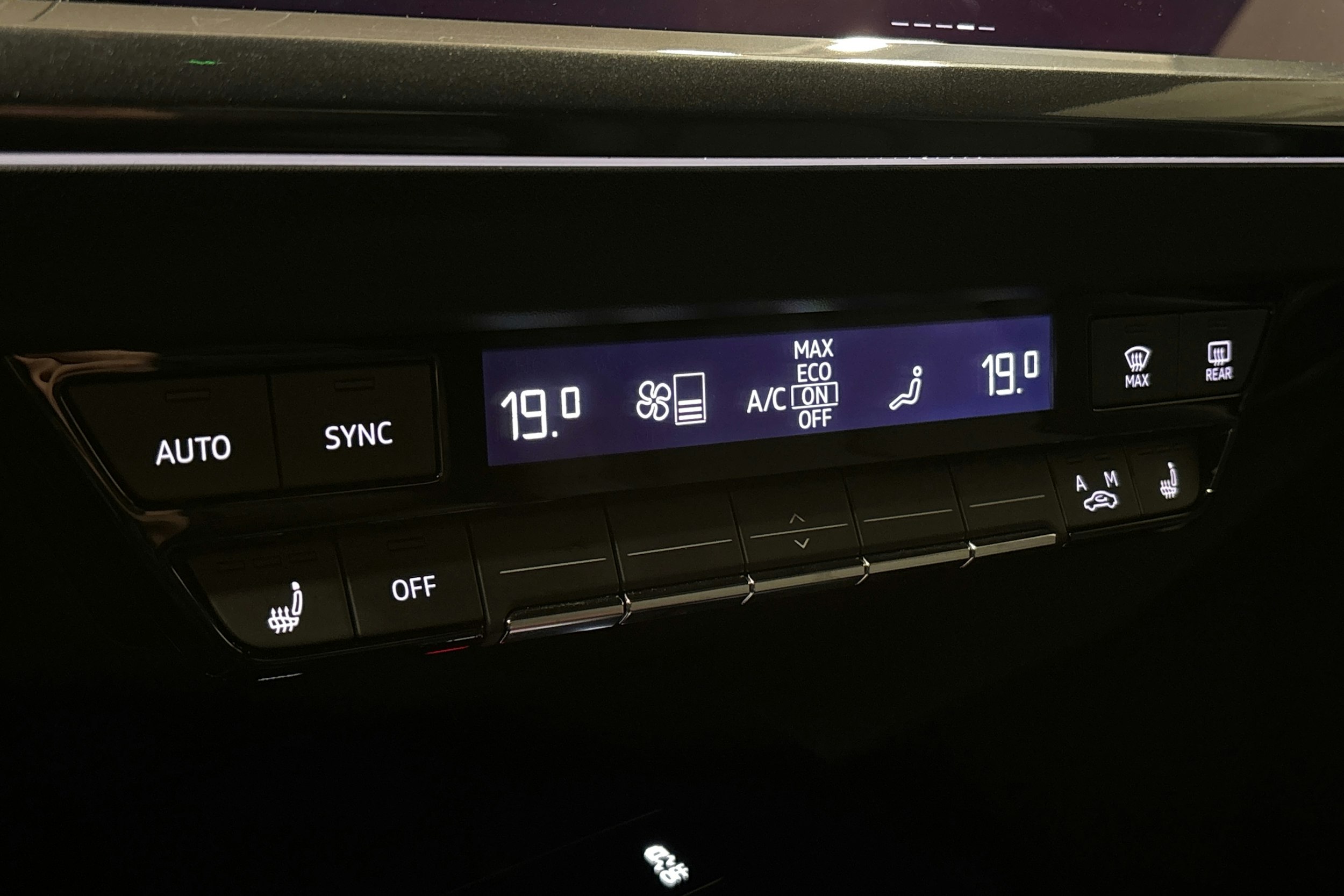 musta Audi Q4 e-tron 2025 kuva 34.