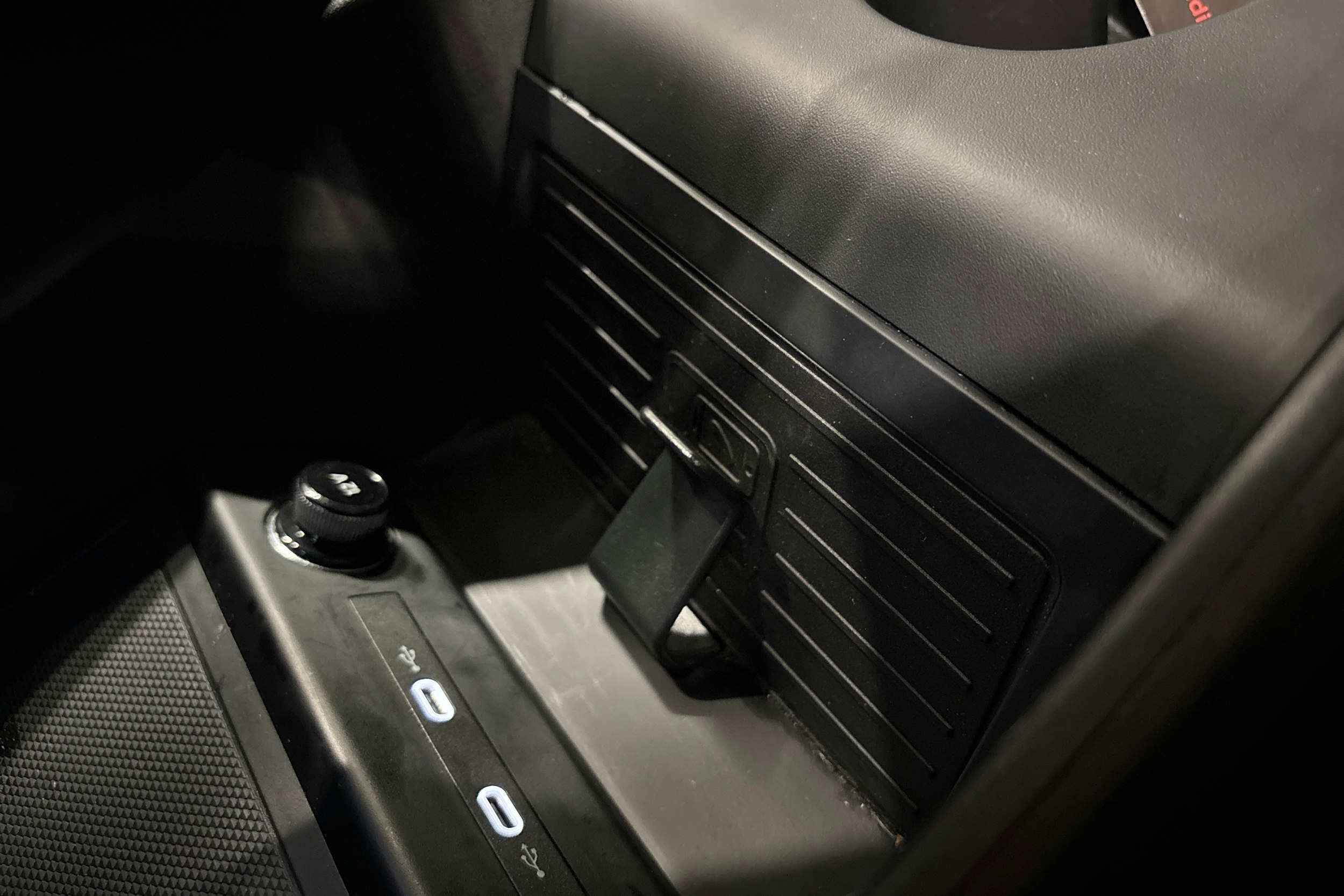 musta Audi Q4 e-tron 2025 kuva 36.