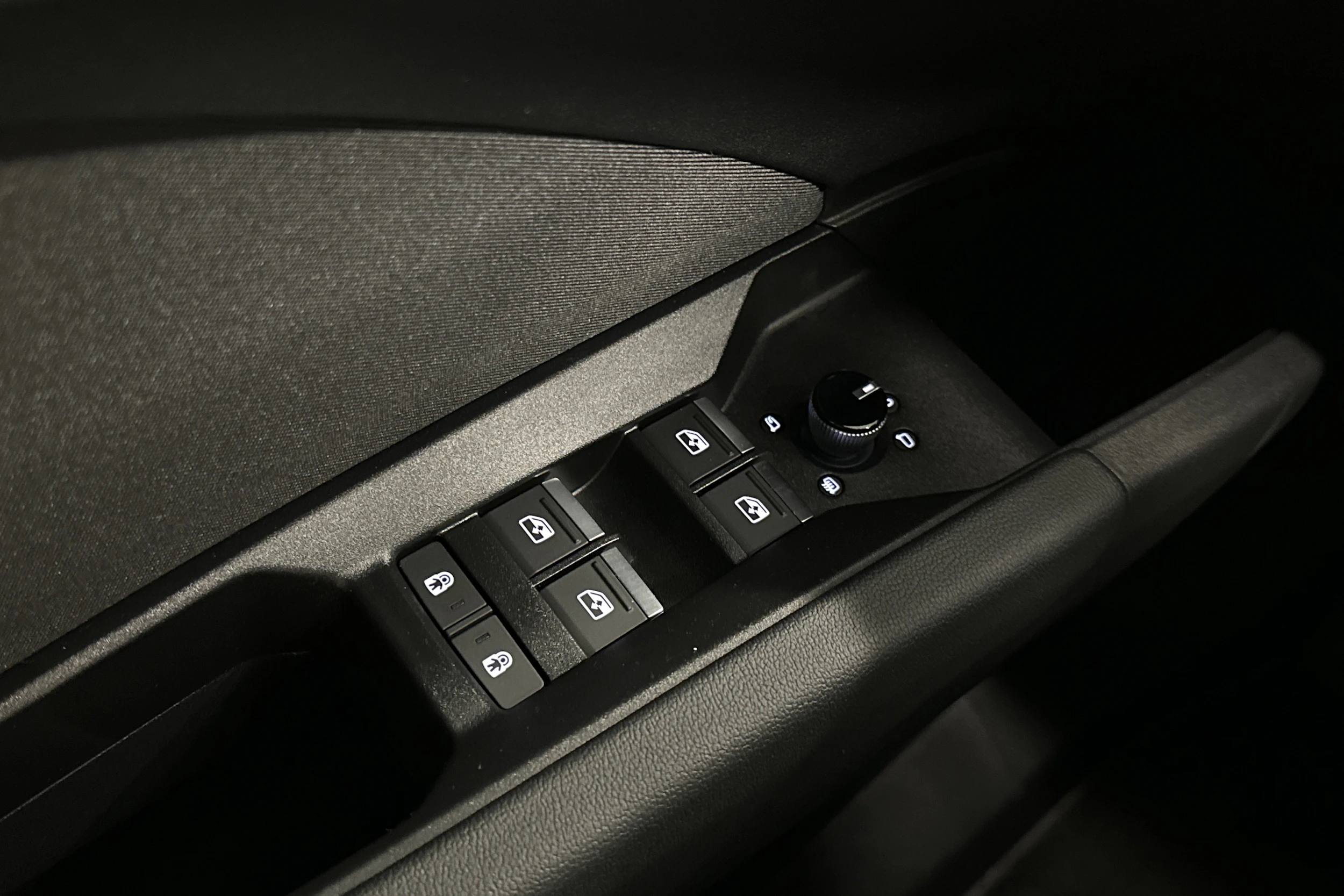 musta Audi Q4 e-tron 2025 kuva 15.