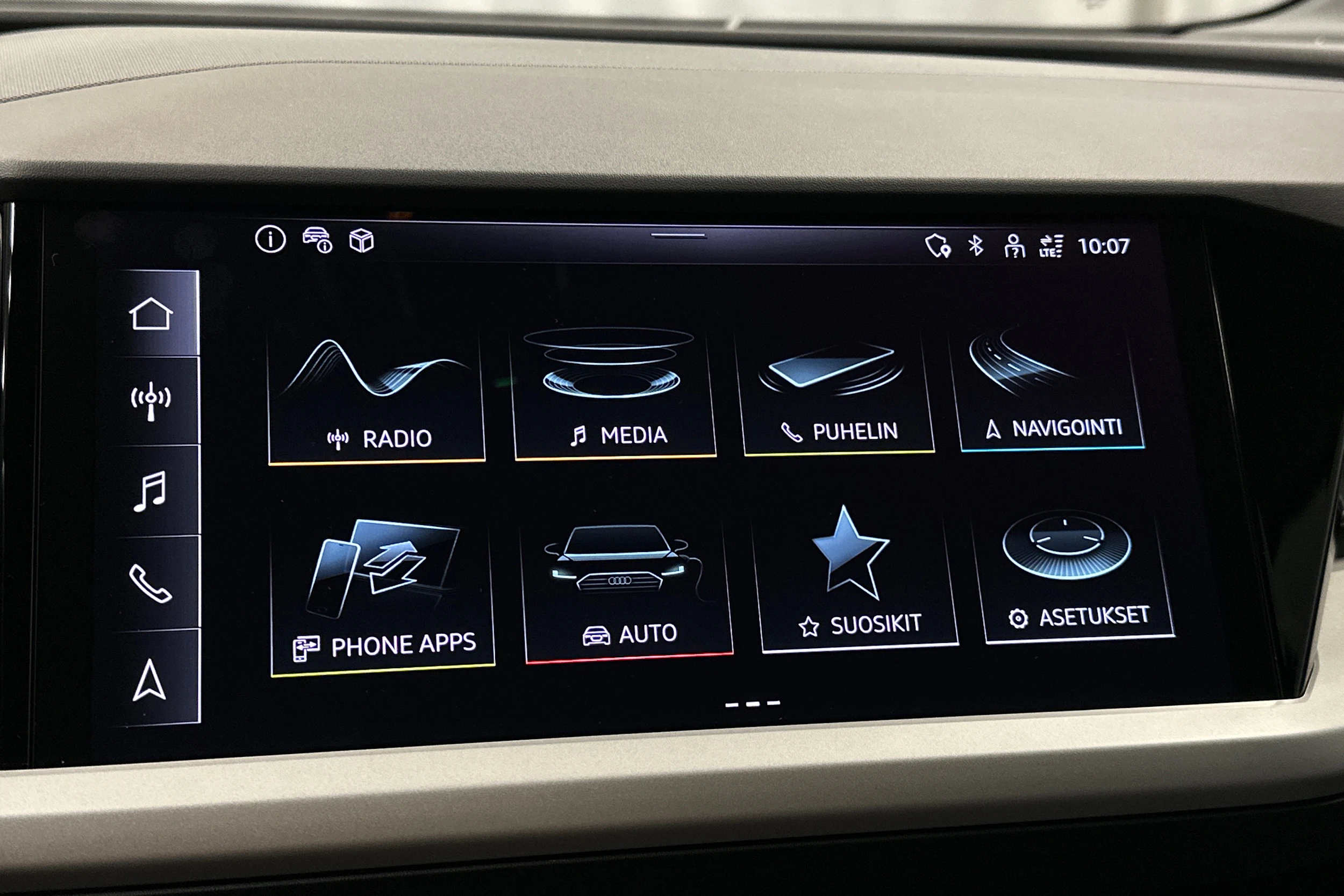 musta Audi Q4 e-tron 2025 kuva 17.