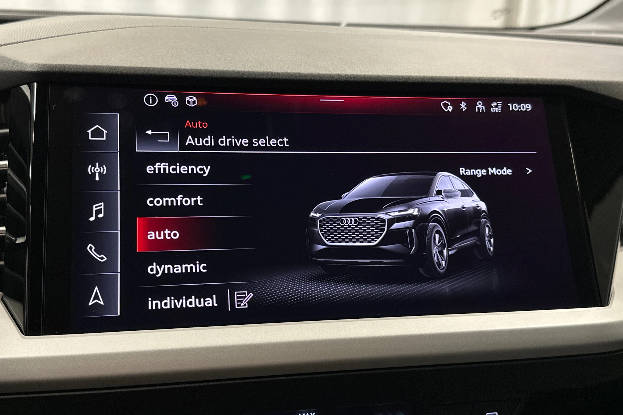musta Audi Q4 e-tron 2025 kuva 26.