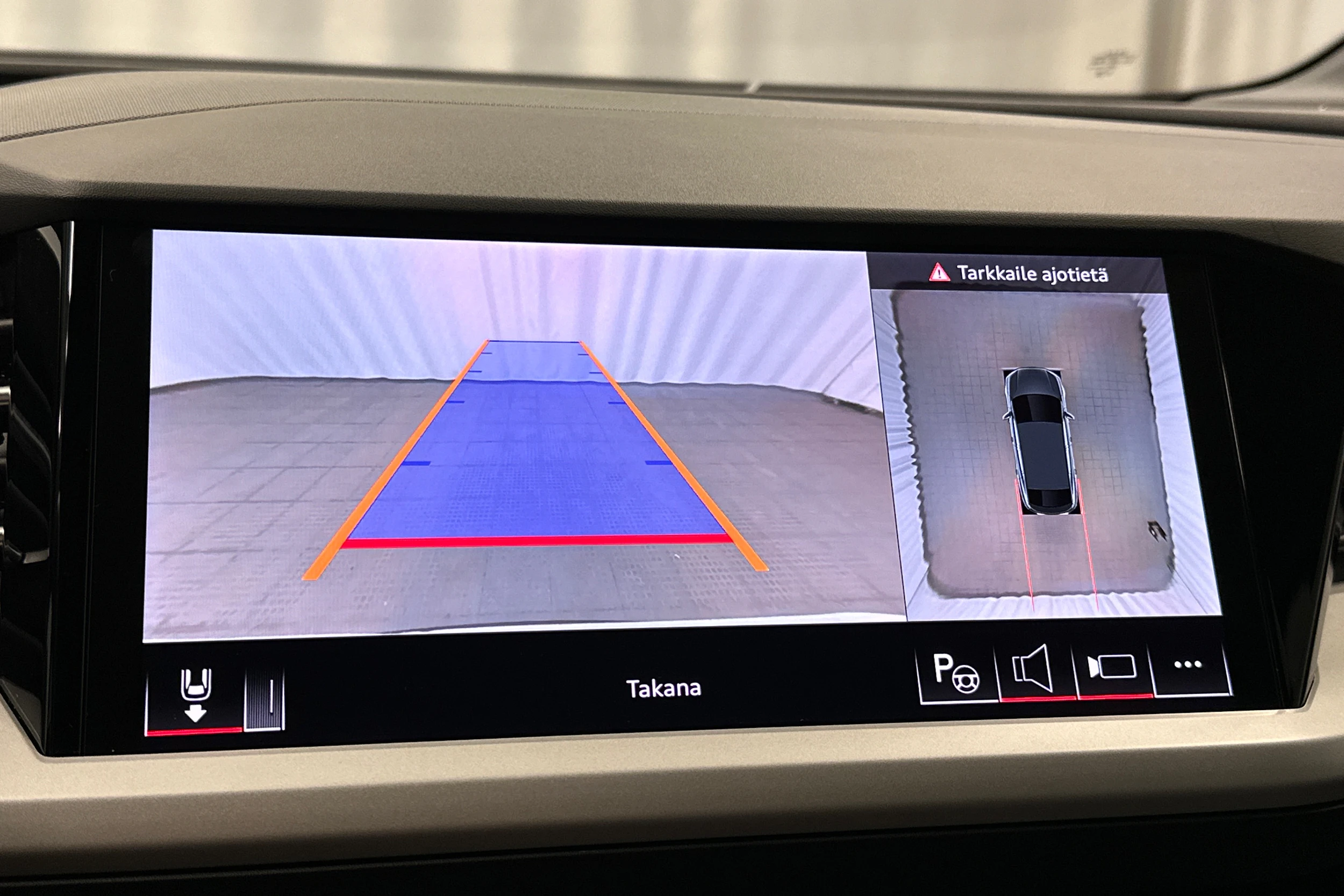 musta Audi Q4 e-tron 2025 kuva 30.
