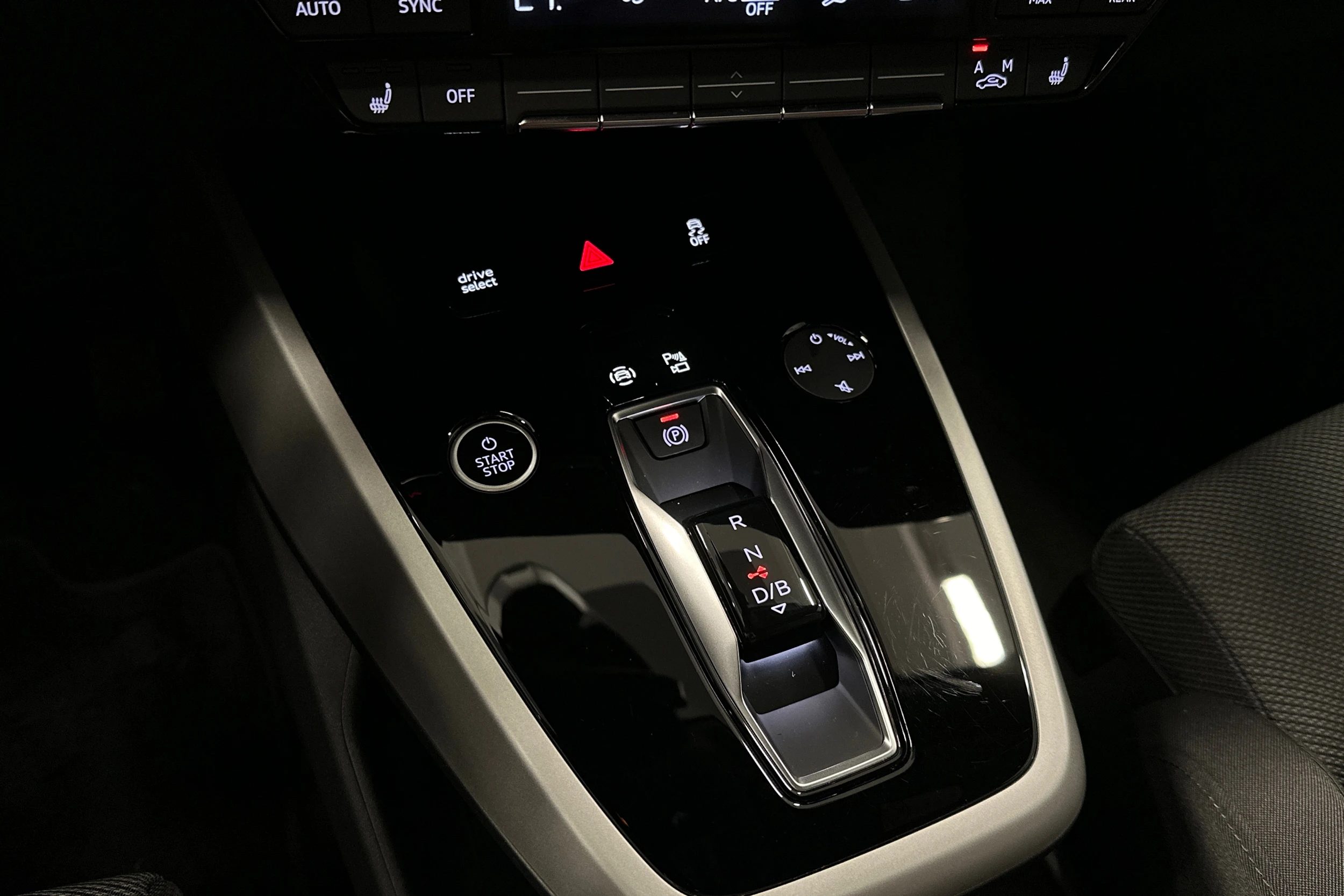 musta Audi Q4 e-tron 2025 kuva 32.
