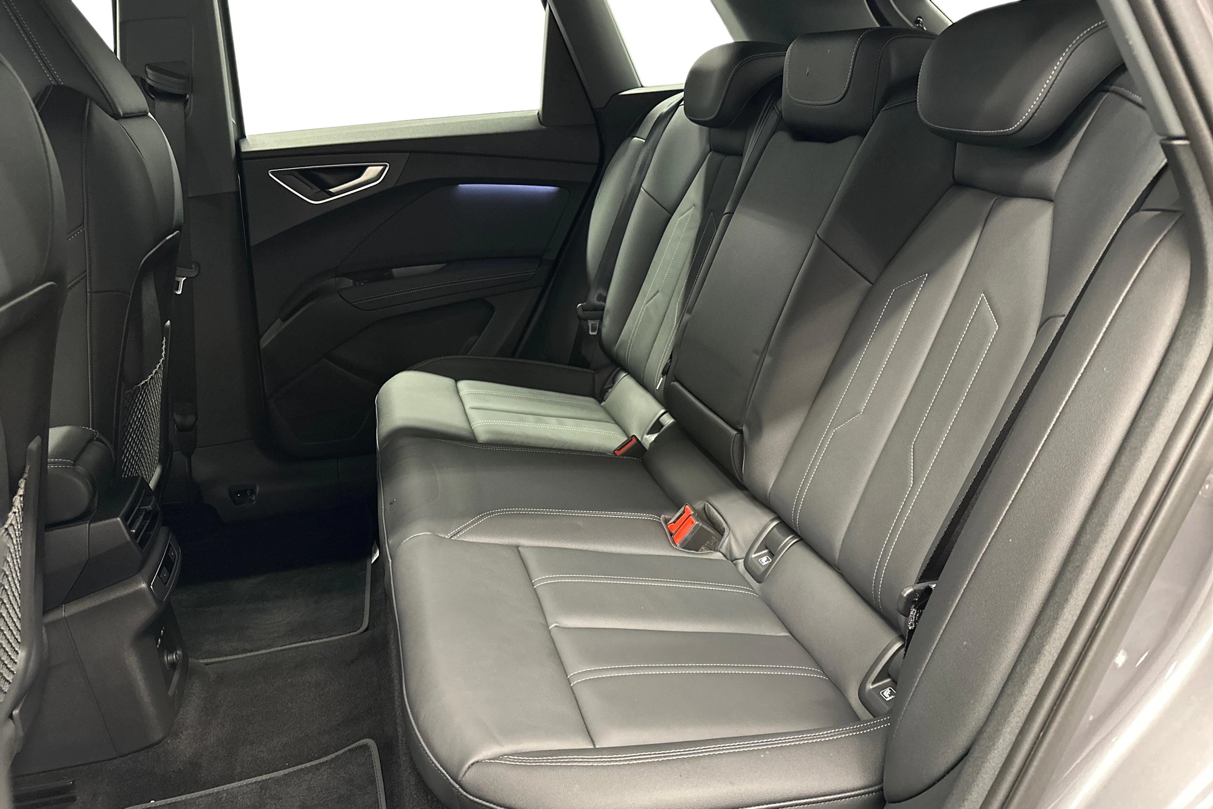 harmaa Audi Q4 e-tron 2025 kuva 8.