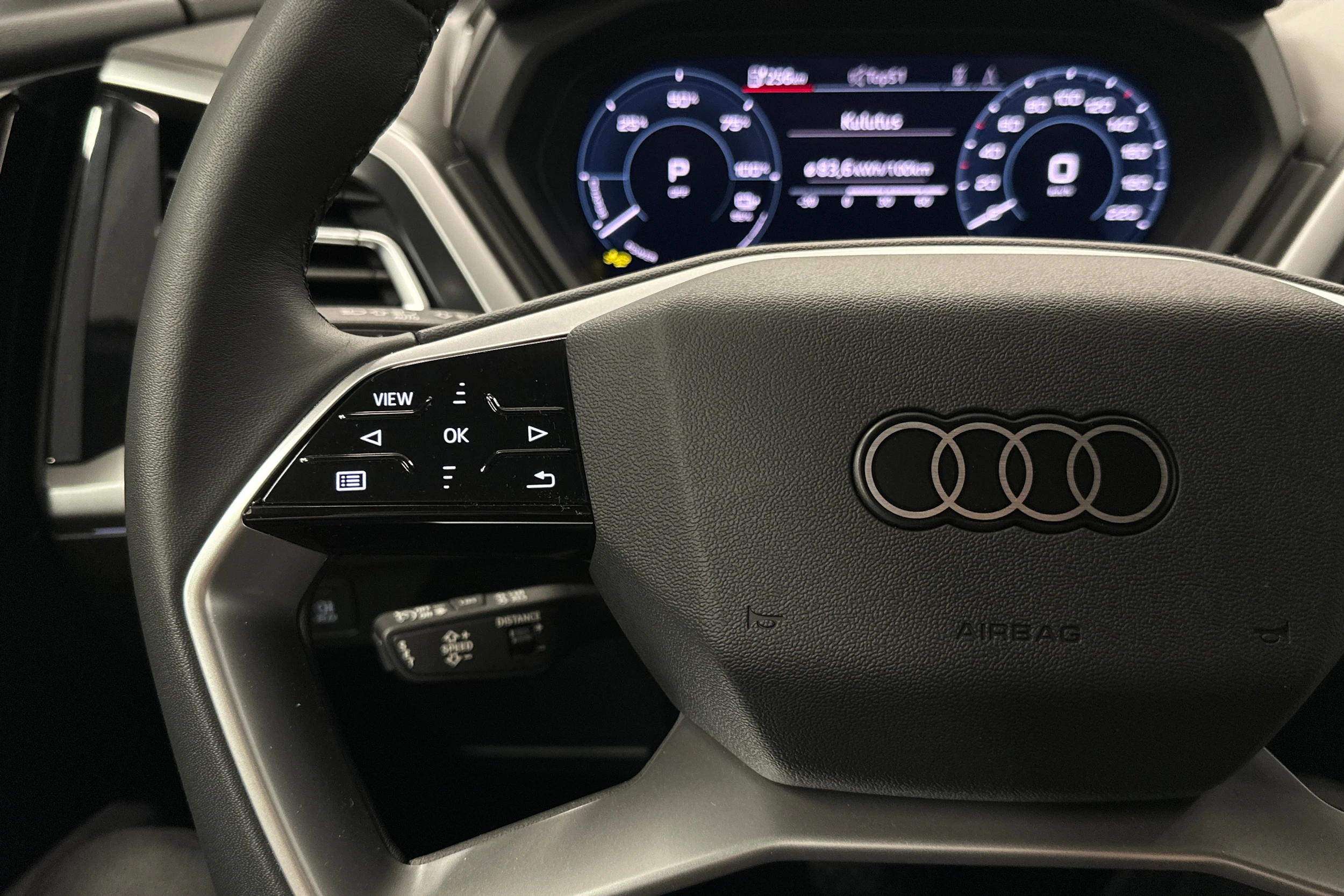 harmaa Audi Q4 e-tron 2025 kuva 11.