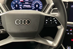 harmaa Audi Q4 e-tron 2025 kuva 12.