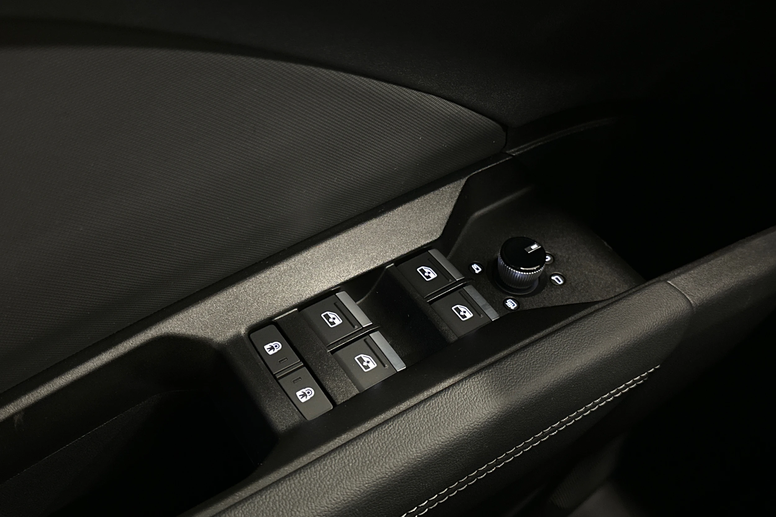 harmaa Audi Q4 e-tron 2025 kuva 15.