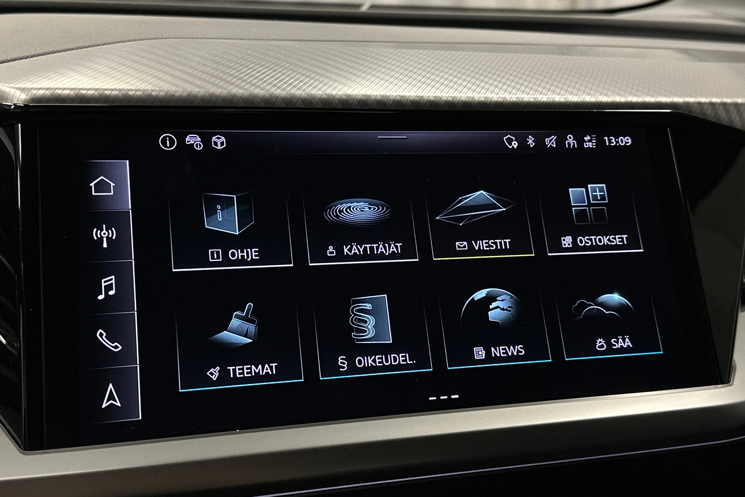 harmaa Audi Q4 e-tron 2025 kuva 18.