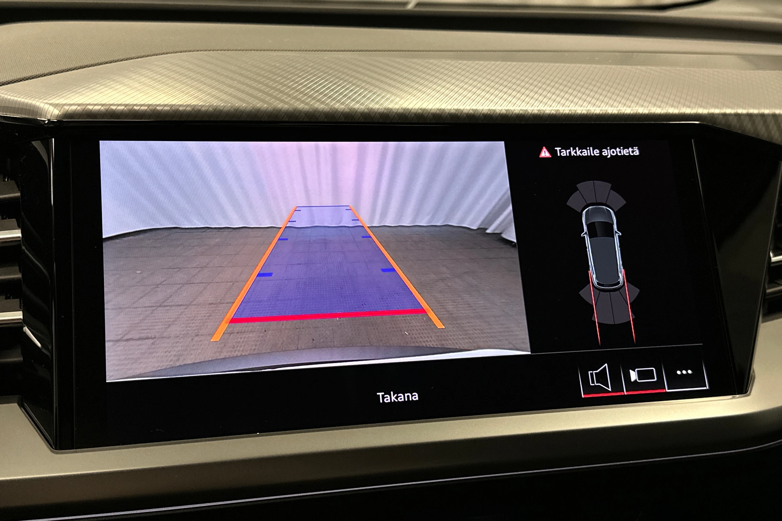 harmaa Audi Q4 e-tron 2025 kuva 29.