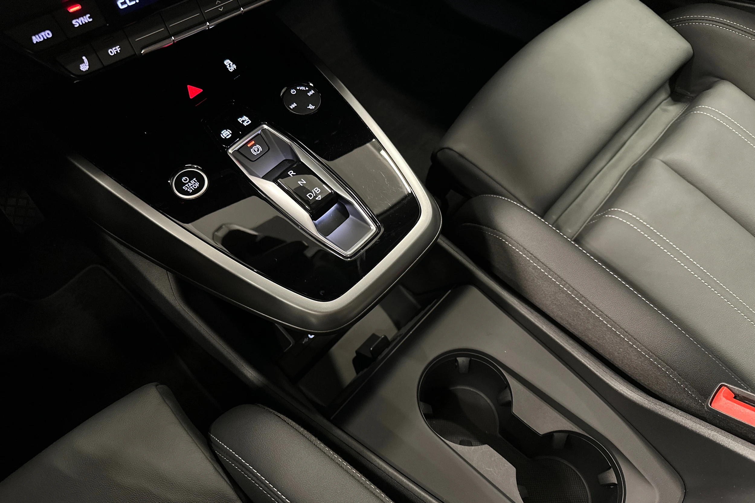 harmaa Audi Q4 e-tron 2025 kuva 31.