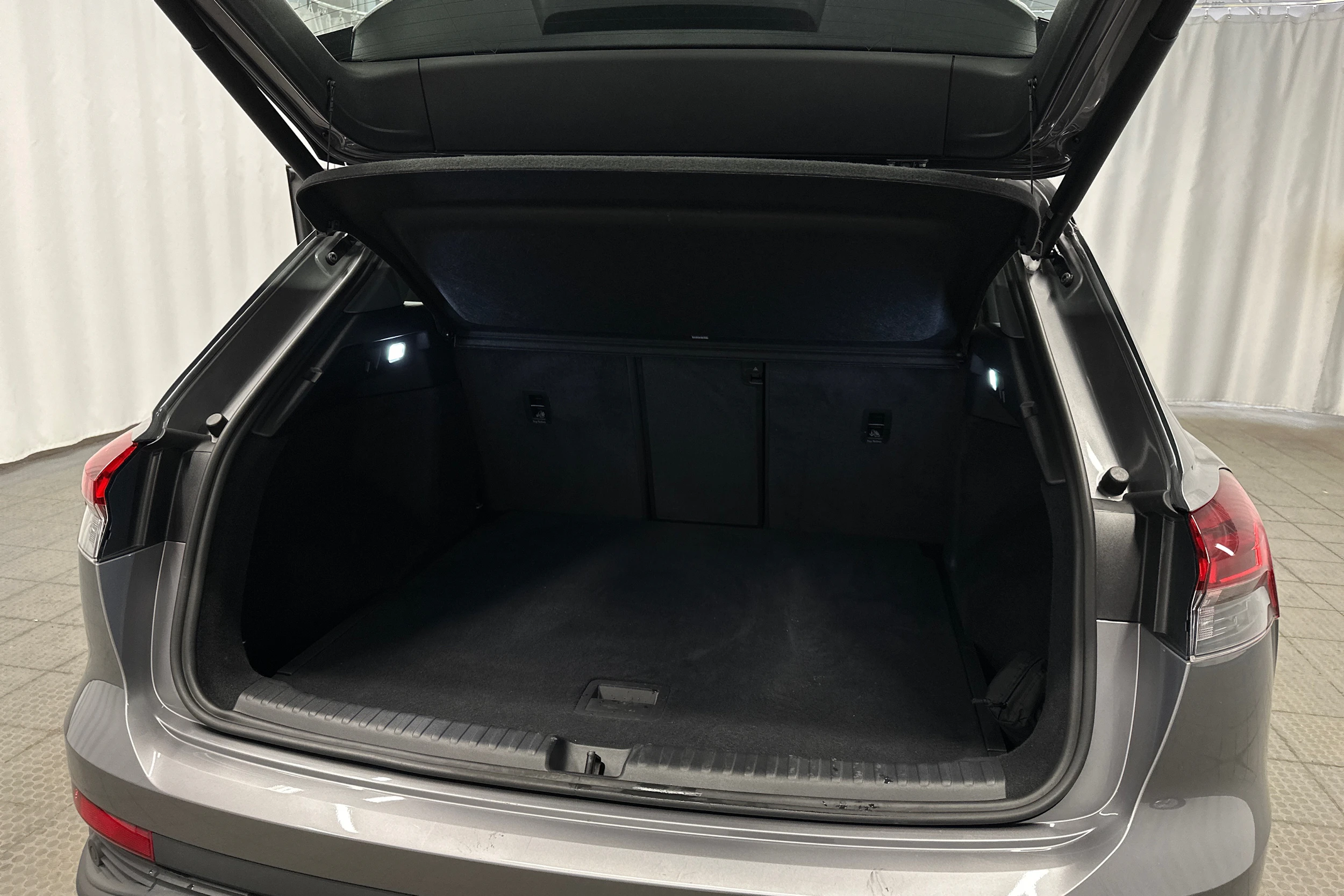 harmaa Audi Q4 e-tron 2025 kuva 32.