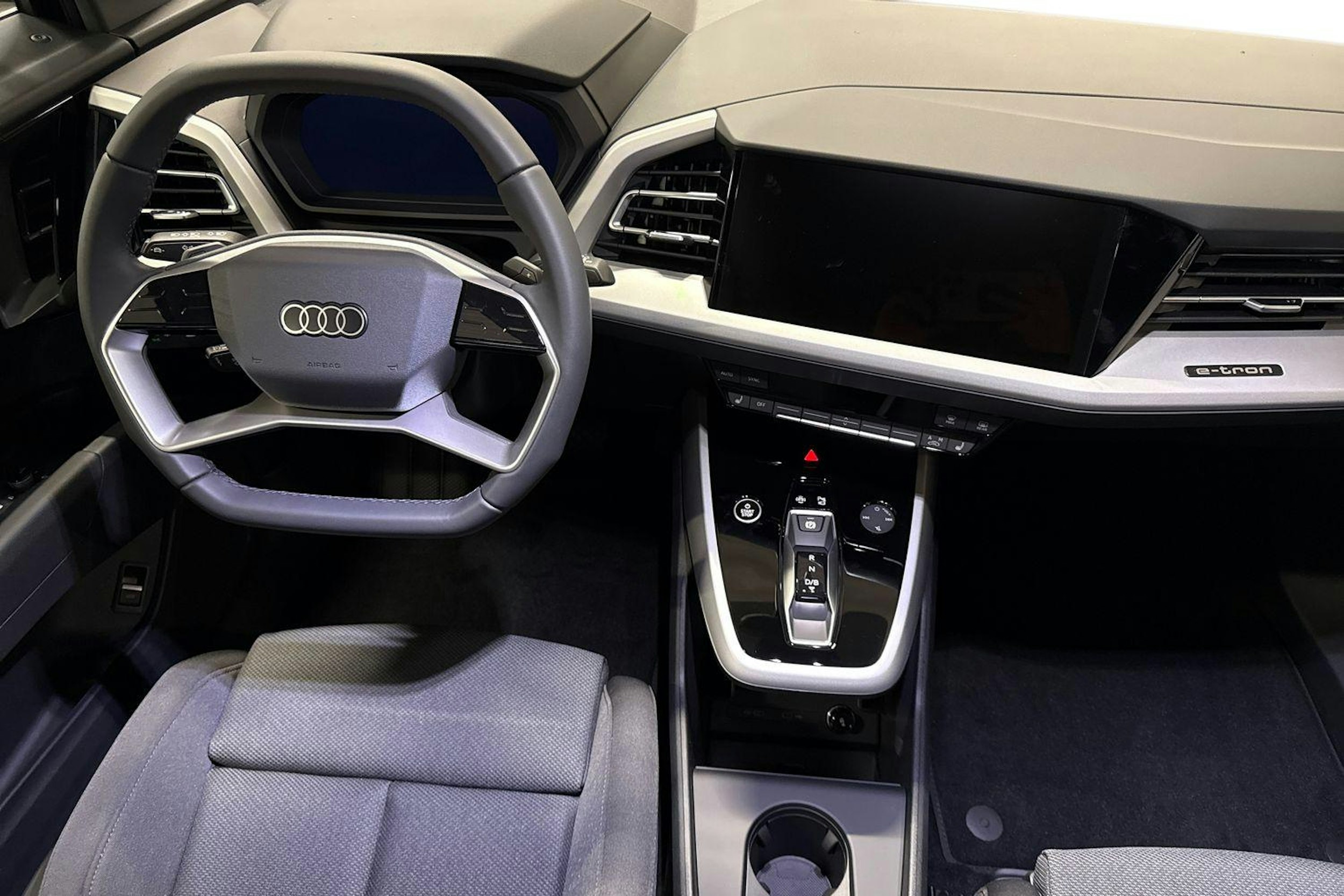 met. sininen Audi Q4 e-tron 2025 kuva 7.