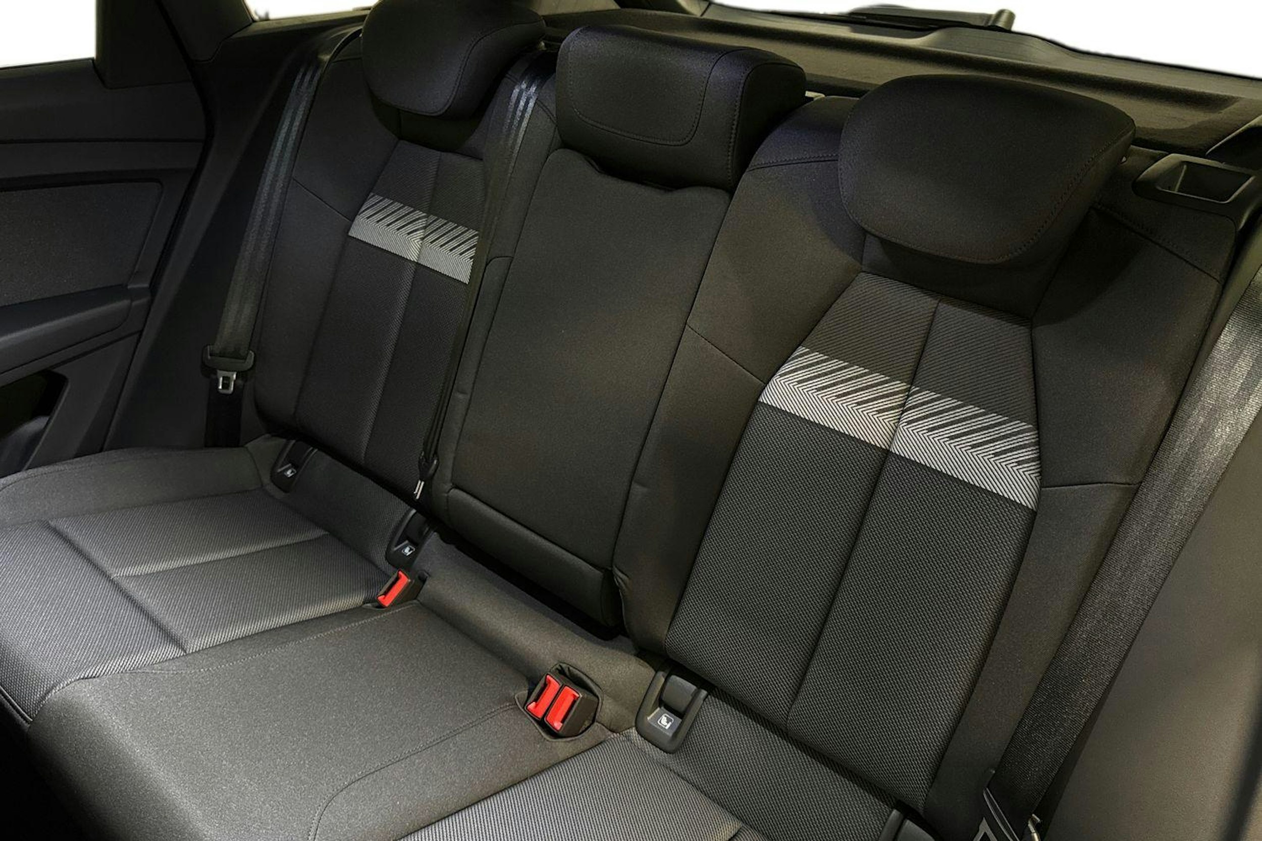 met. sininen Audi Q4 e-tron 2025 kuva 8.