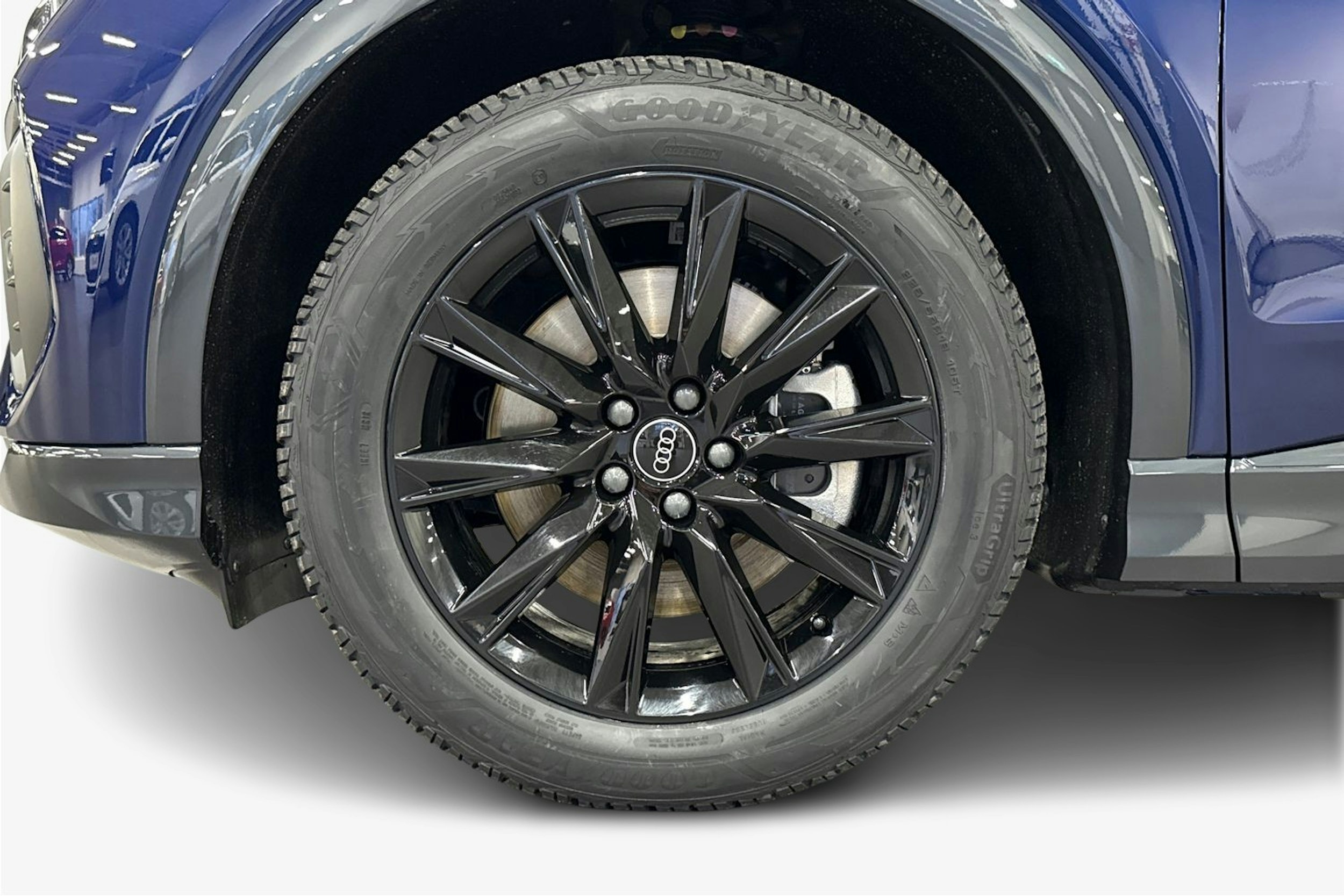 met. sininen Audi Q4 e-tron 2025 kuva 9.