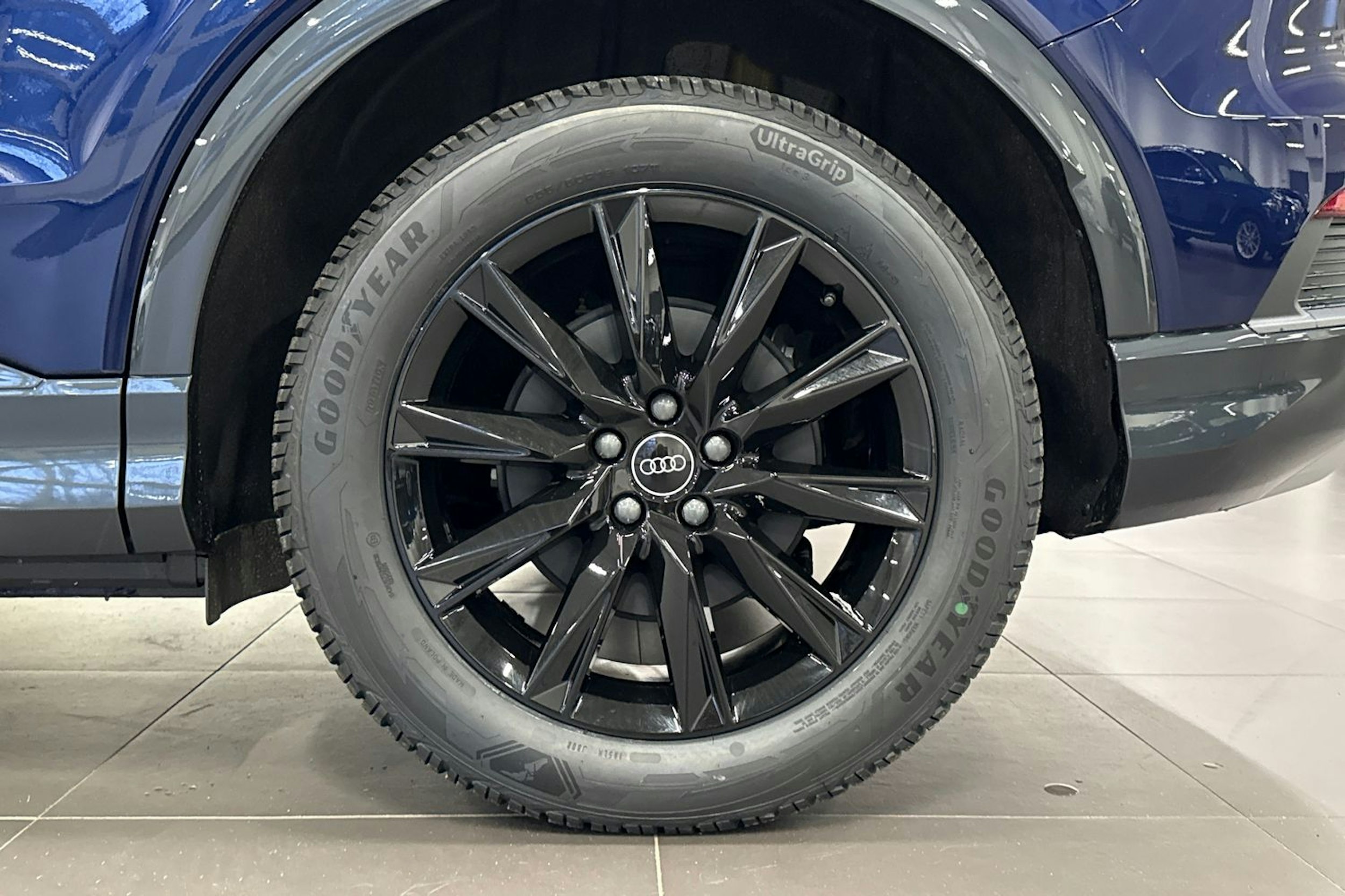 met. sininen Audi Q4 e-tron 2025 kuva 10.