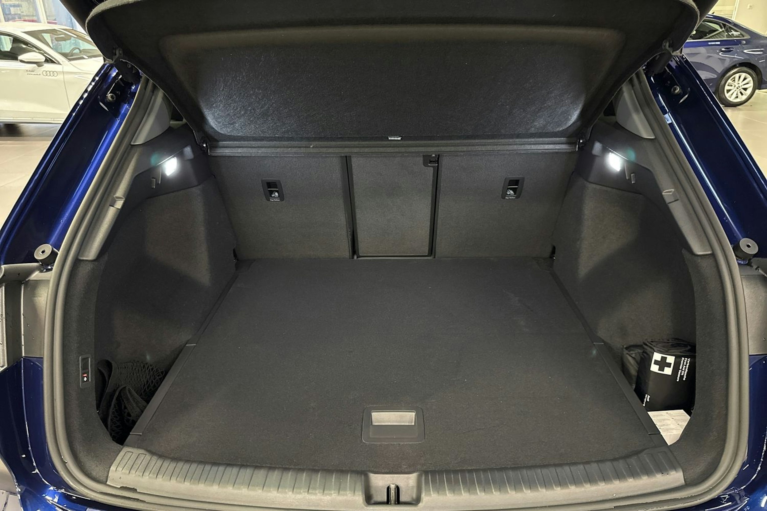 met. sininen Audi Q4 e-tron 2025 kuva 11.