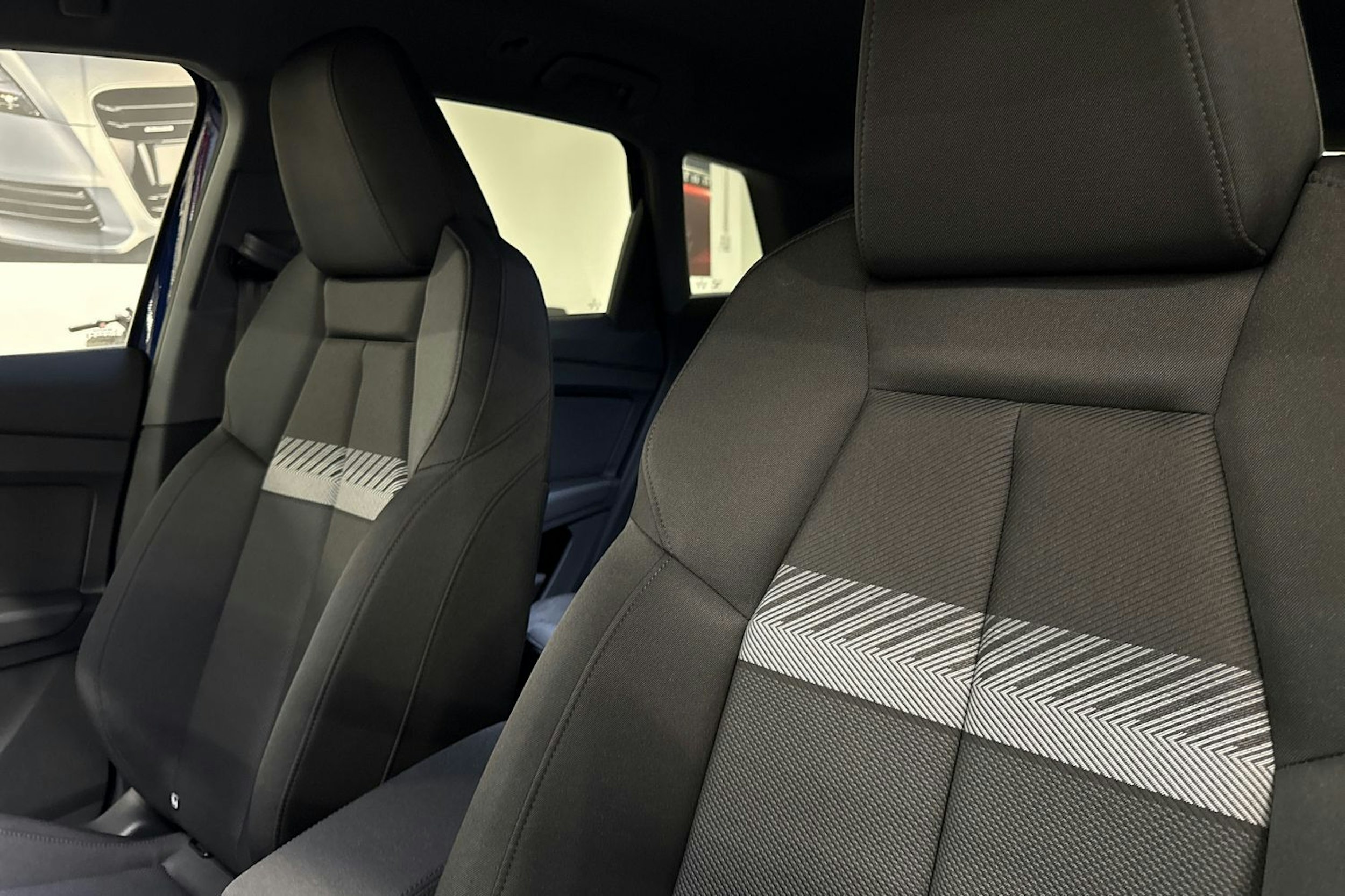 met. sininen Audi Q4 e-tron 2025 kuva 13.