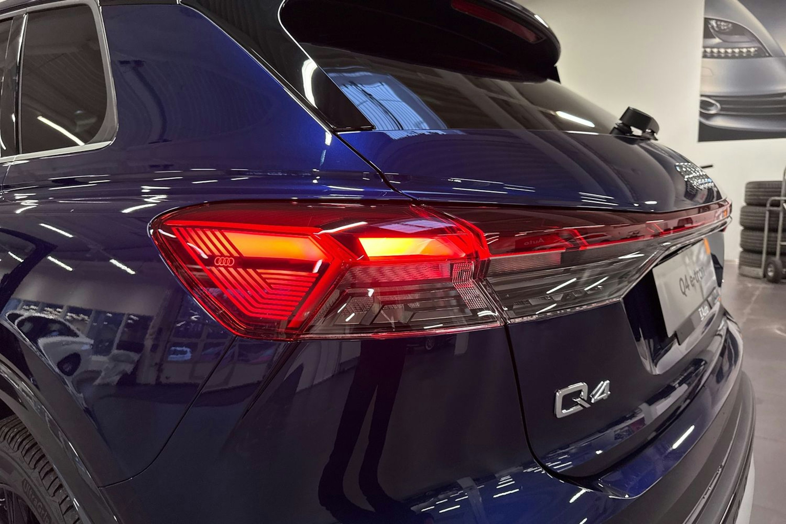 met. sininen Audi Q4 e-tron 2025 kuva 15.