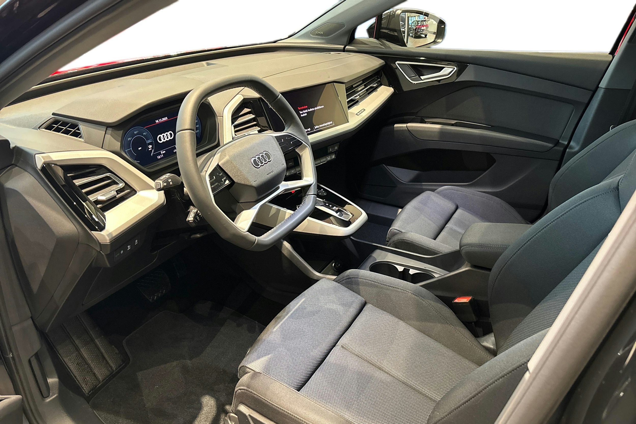 musta Audi Q4 e-tron 2025 kuva 6.
