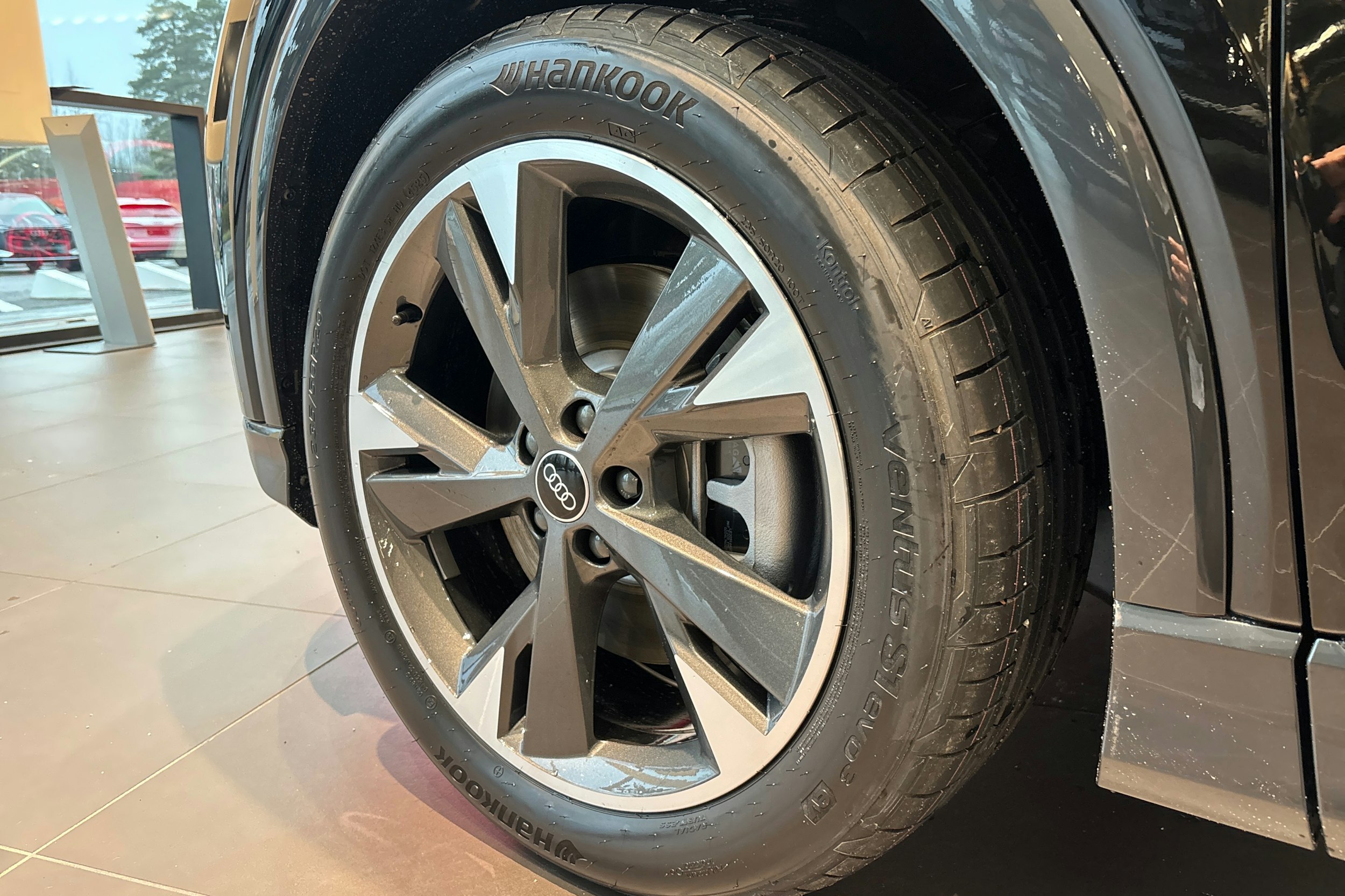 musta Audi Q4 e-tron 2025 kuva 10.