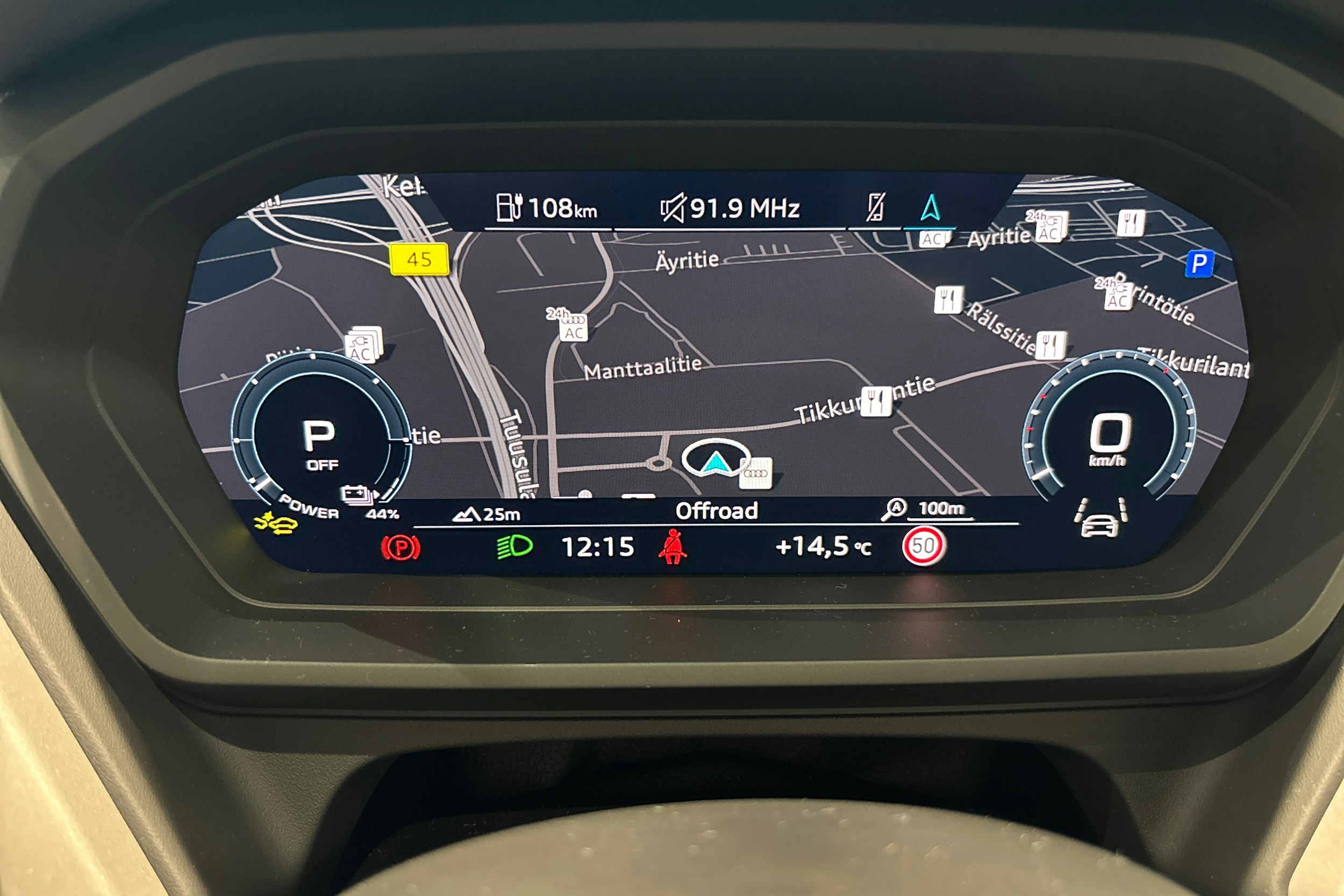 musta Audi Q4 e-tron 2025 kuva 14.