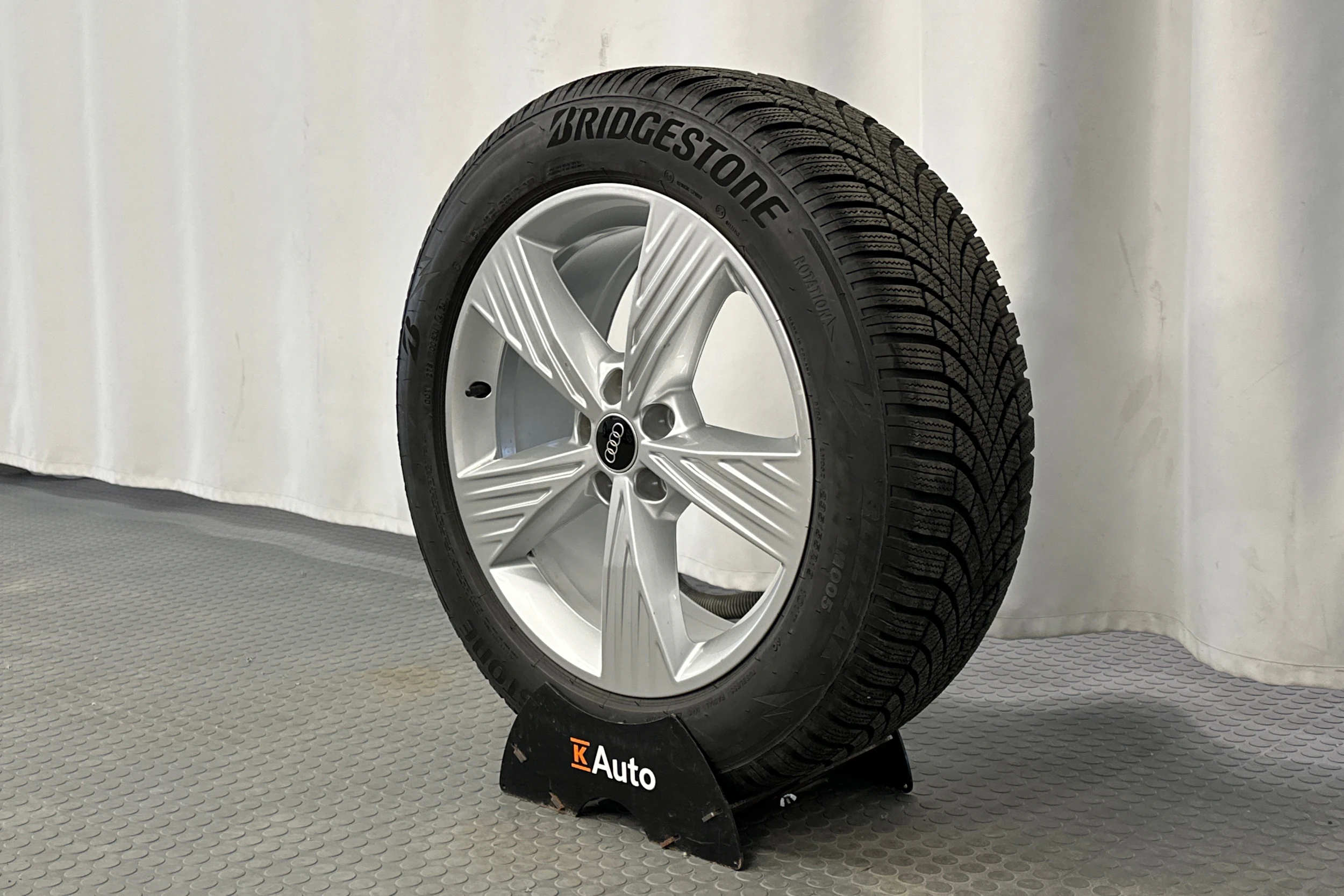 hopea Audi Q4 e-tron 2025 kuva 10.