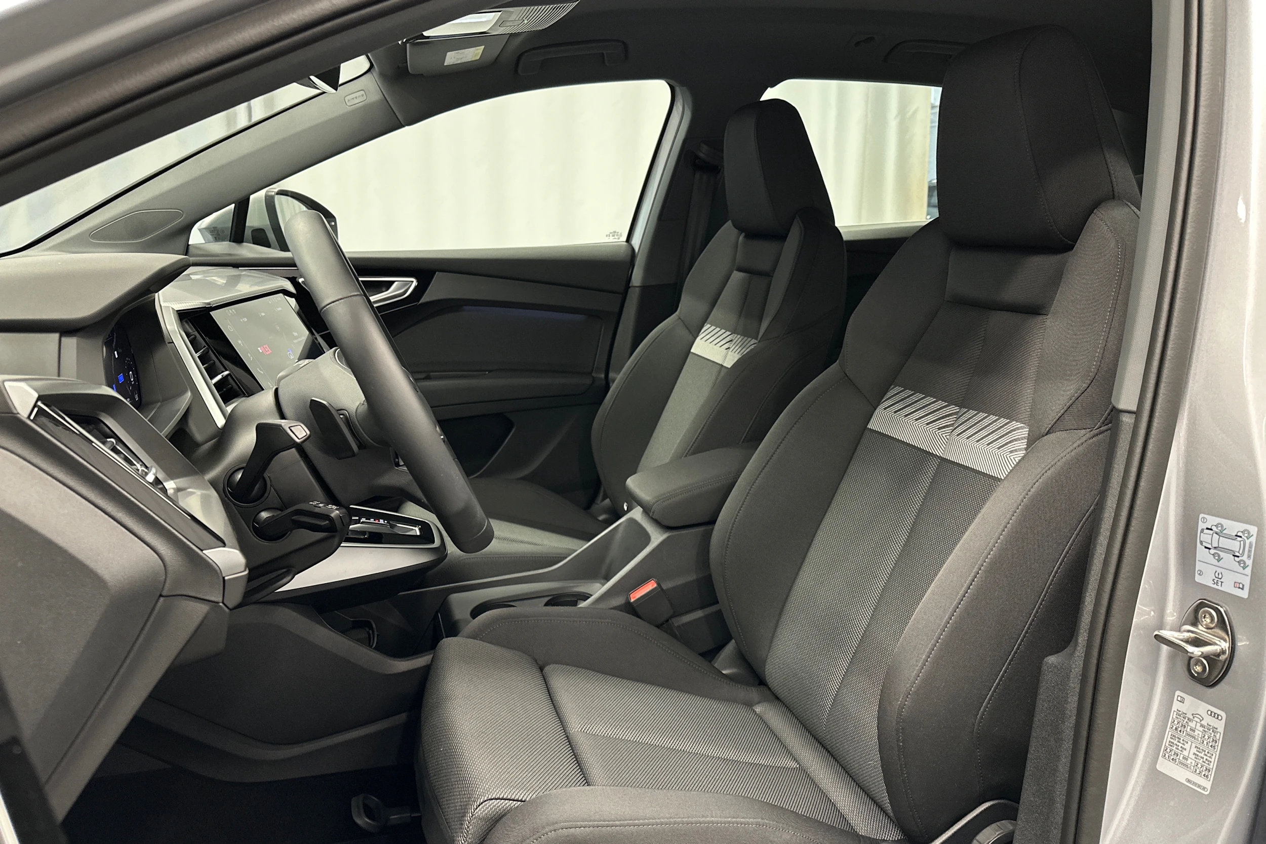 hopea Audi Q4 e-tron 2025 kuva 14.