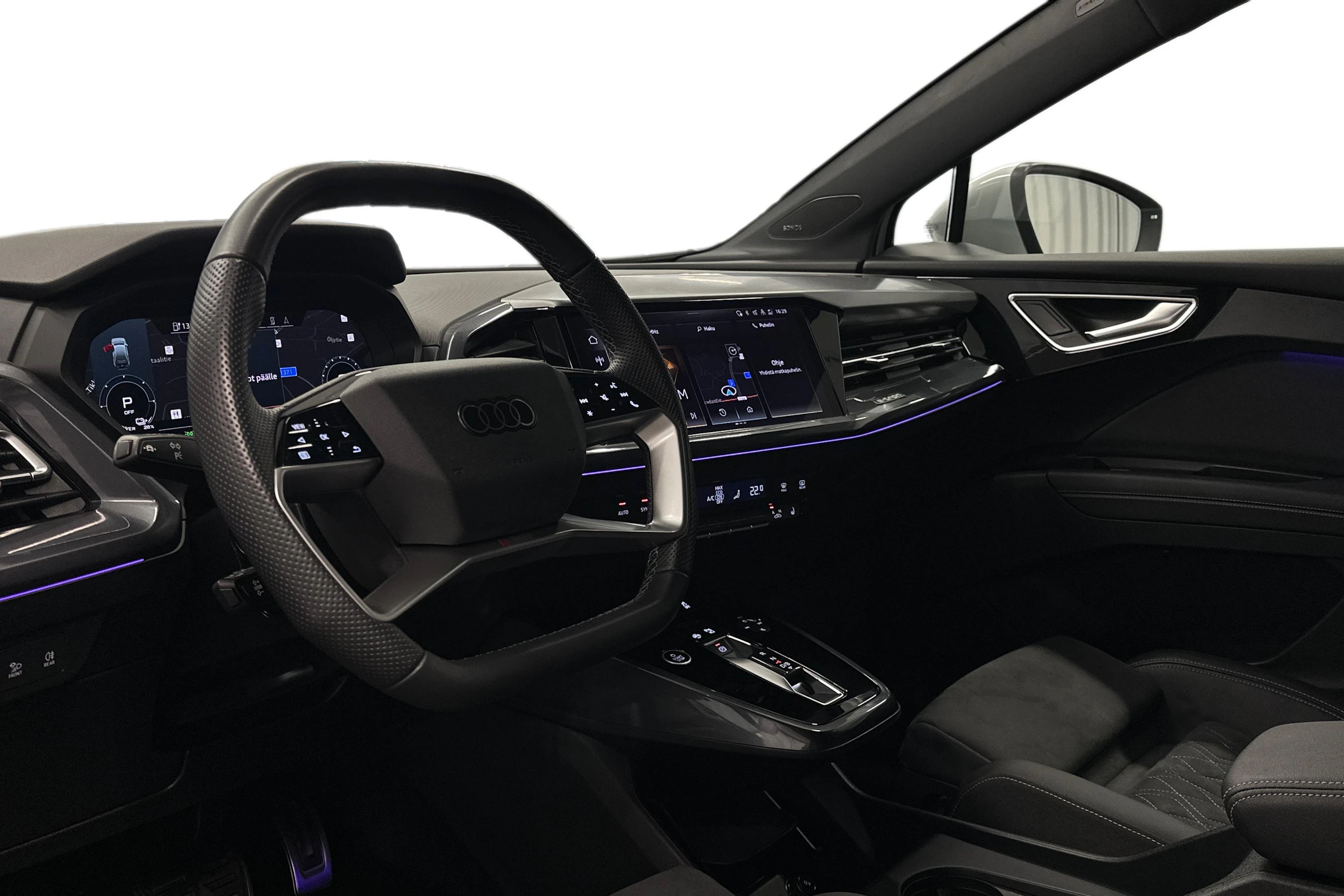 valkoinen Audi Q4 e-tron 2025 kuva 6.